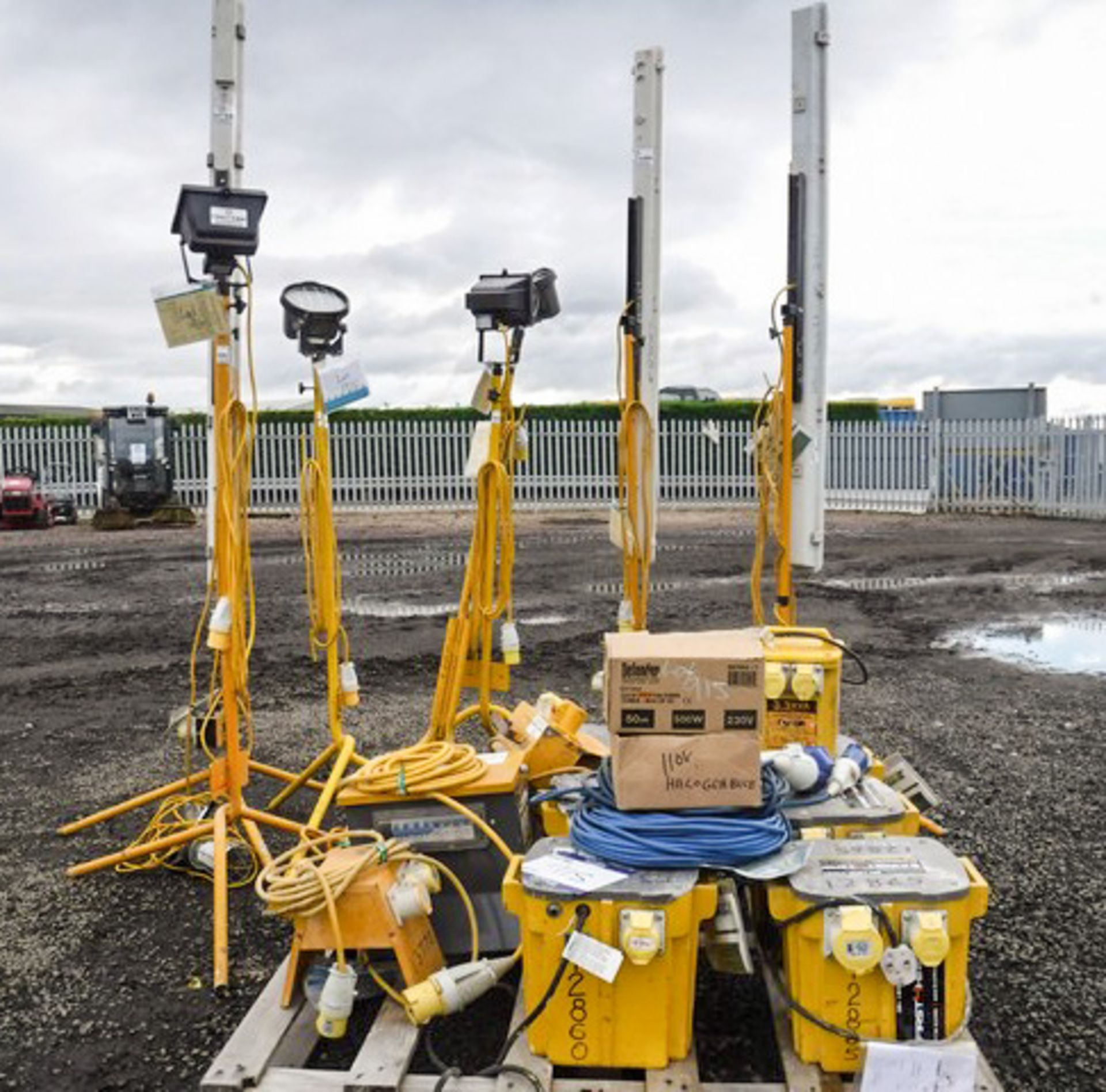 6 X 5KV TRANSFORMERS, 6 WAY MCB SPLITTER BOX, 3 X 4 WAY SPLITTER BOXES, 2 X 240V EXTENSION LEADS, 4