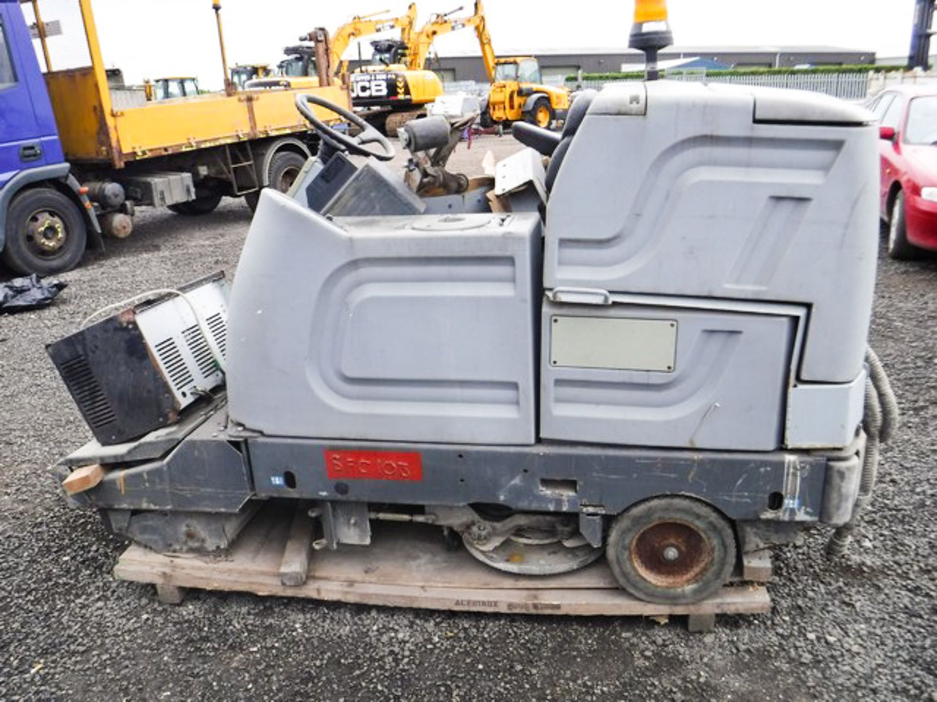 NILFISK BR/1100 SWEEPER, S/N N1500067** DUE TO BUSINESS REORGANISATION ** - Image 6 of 8