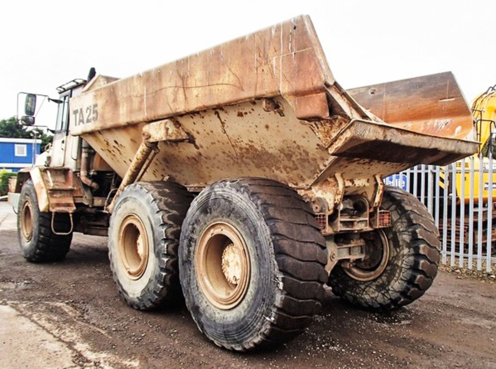 2002 TEREX TA25, REG - SW02VKT, S/N - A8051384, ARTICULATED DUMP TRUCK, MAX PAYLOAD 23000KG, REVERSI - Image 7 of 17