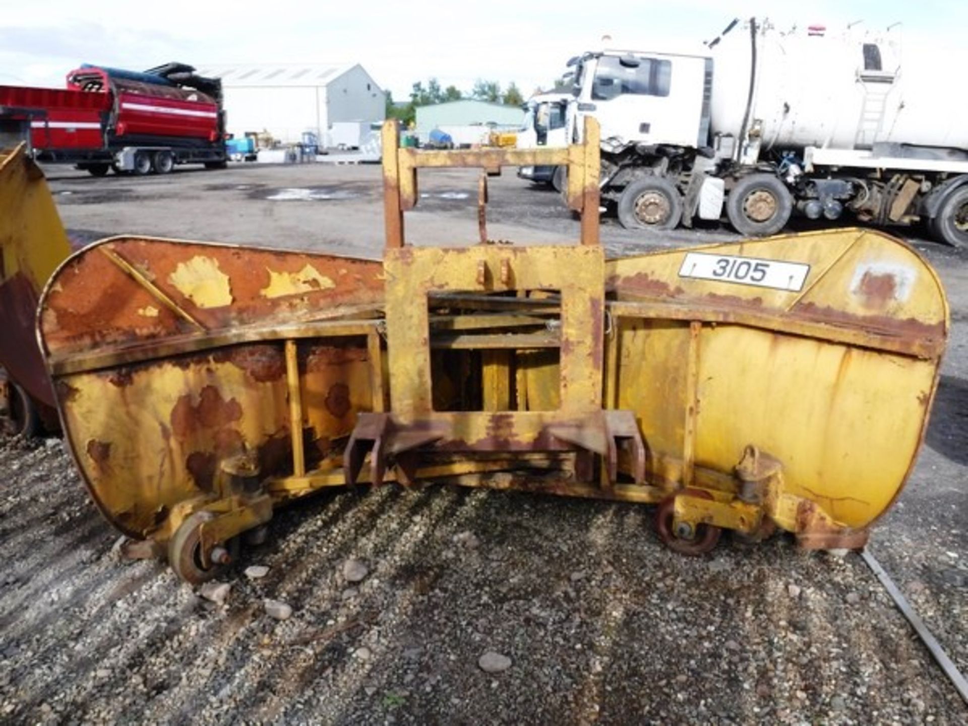 STEEL SNOW PLOUGH FOR TRACTOR MOUNTING, 2 BLADES APPROX 7FT X 4FT, ASSET NO 3105 - Image 2 of 2