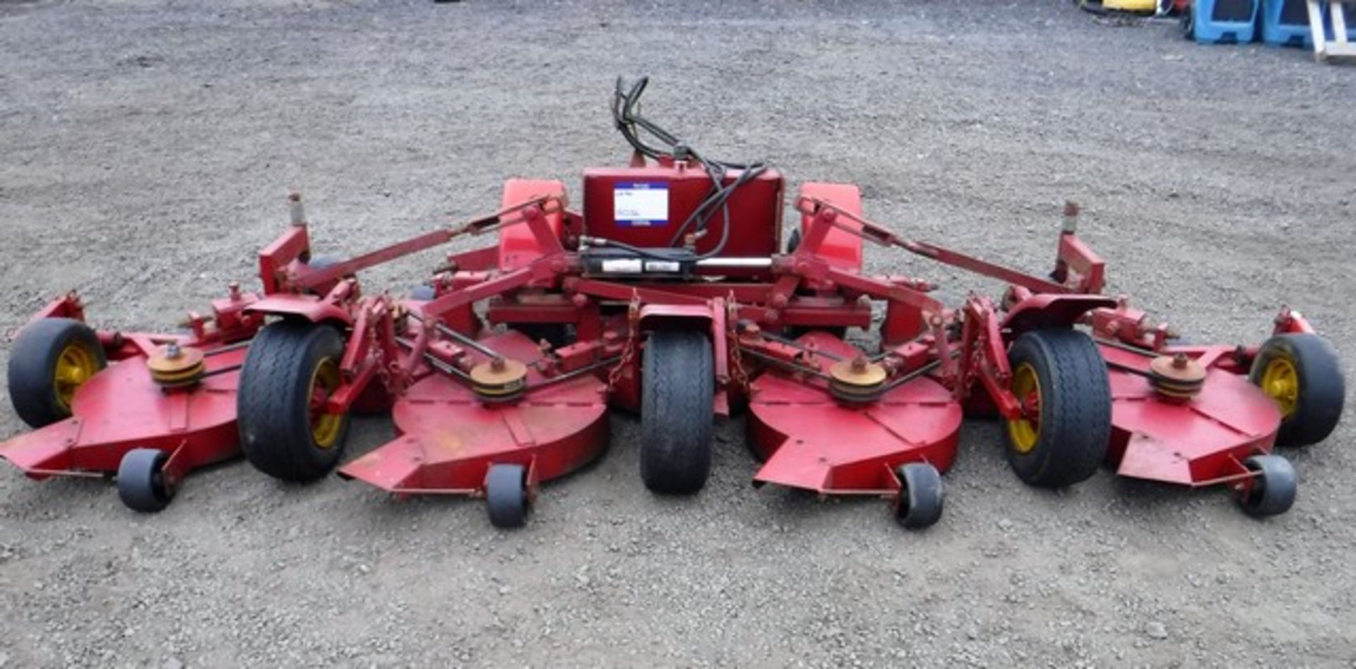 LASTEC ARTICULATOR, 7 DECKED PTO DRIVEN GRASS CUTTER WITH HYDRAULIC LIFT