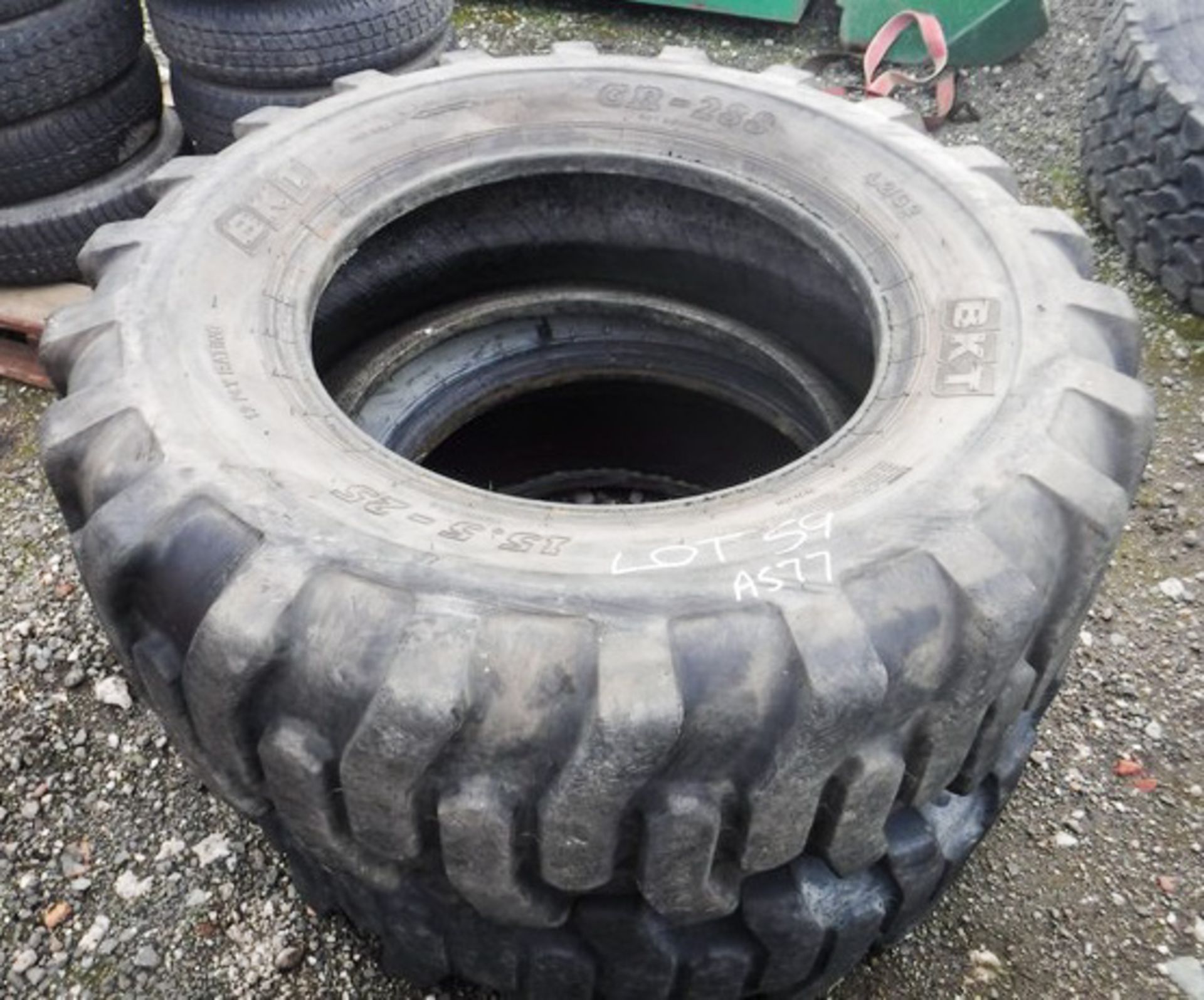 2 X TYRES 15.5-25 TO FIT CAT FORKLIFT
