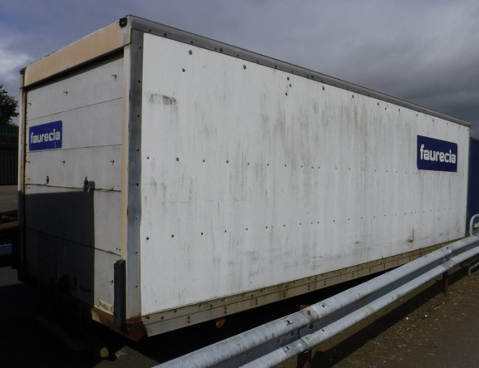 20FT x 8FT LORRY BODY C/W SHELVES & LOCKABLE SIDE DOORS. KEYS IN OFFICE - Image 3 of 7