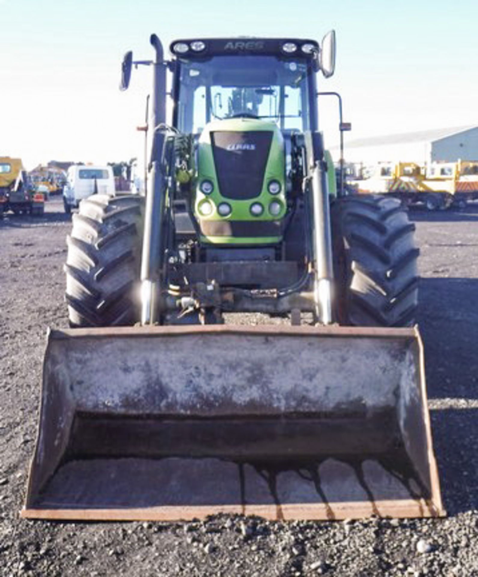CLAAS ARES 697 ATZ TRACTOR, REG - AY06HRL, 8649HRS (NOT VERIFIED) C/W QUICKQ770 LOADER & BUCKET, HYD - Image 25 of 27
