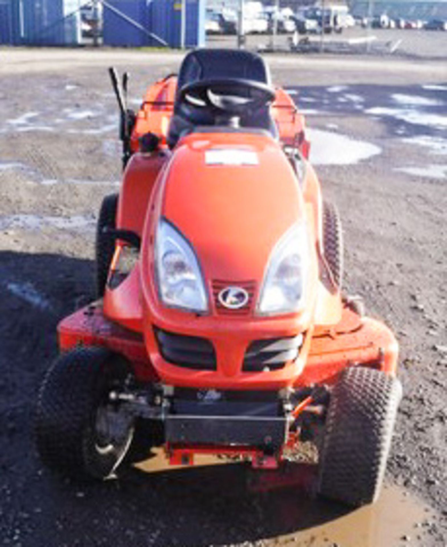 2006 KUBOTA GR2100, 4WD DIESEL RIDE ON CUT & COLLECT GRASS CUTTER, 48INCH CUTTING DECK, 786HRS (NOT - Image 5 of 12
