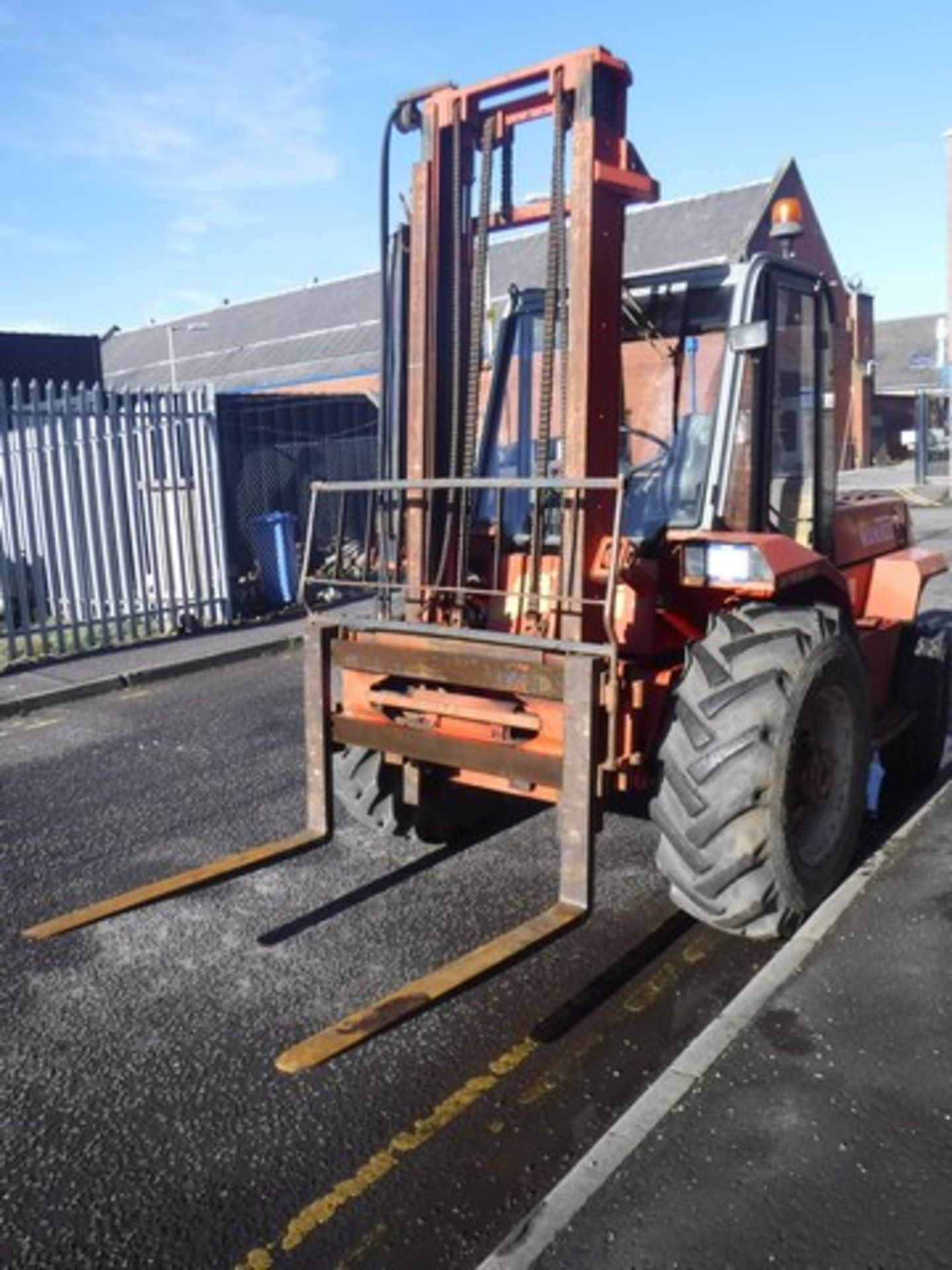 CLARKE 3 TON DIESEL FORKLIFT WITH SIDE SHIFT 7832HRS (NOT VERIFIED) - Image 16 of 16