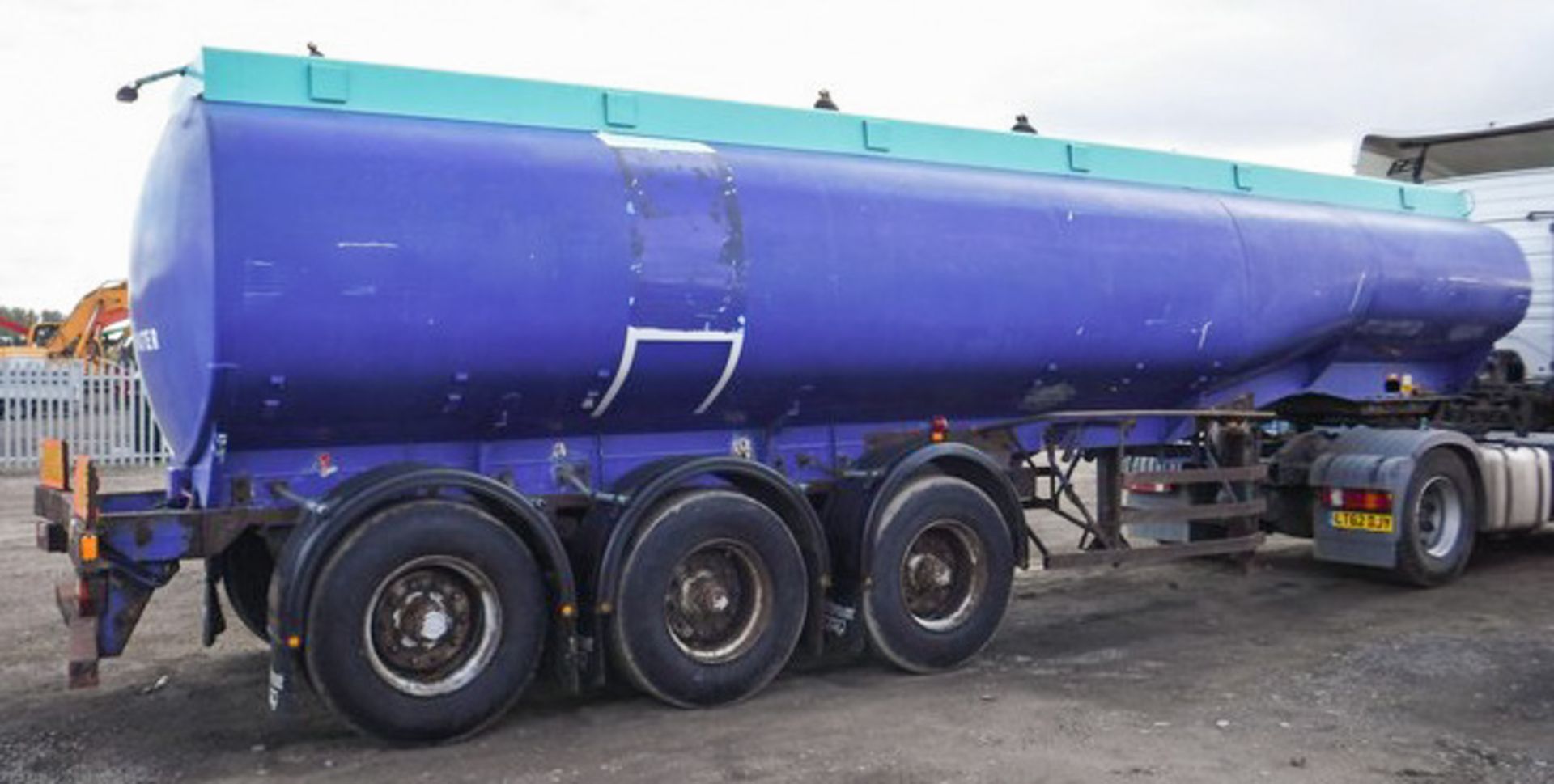 1985 FRUEHAUF WATER TANKER, CHASSIS NO - FT138807, TWIN AXLE, GROSS WEIGHT 32000KGS - Image 5 of 14