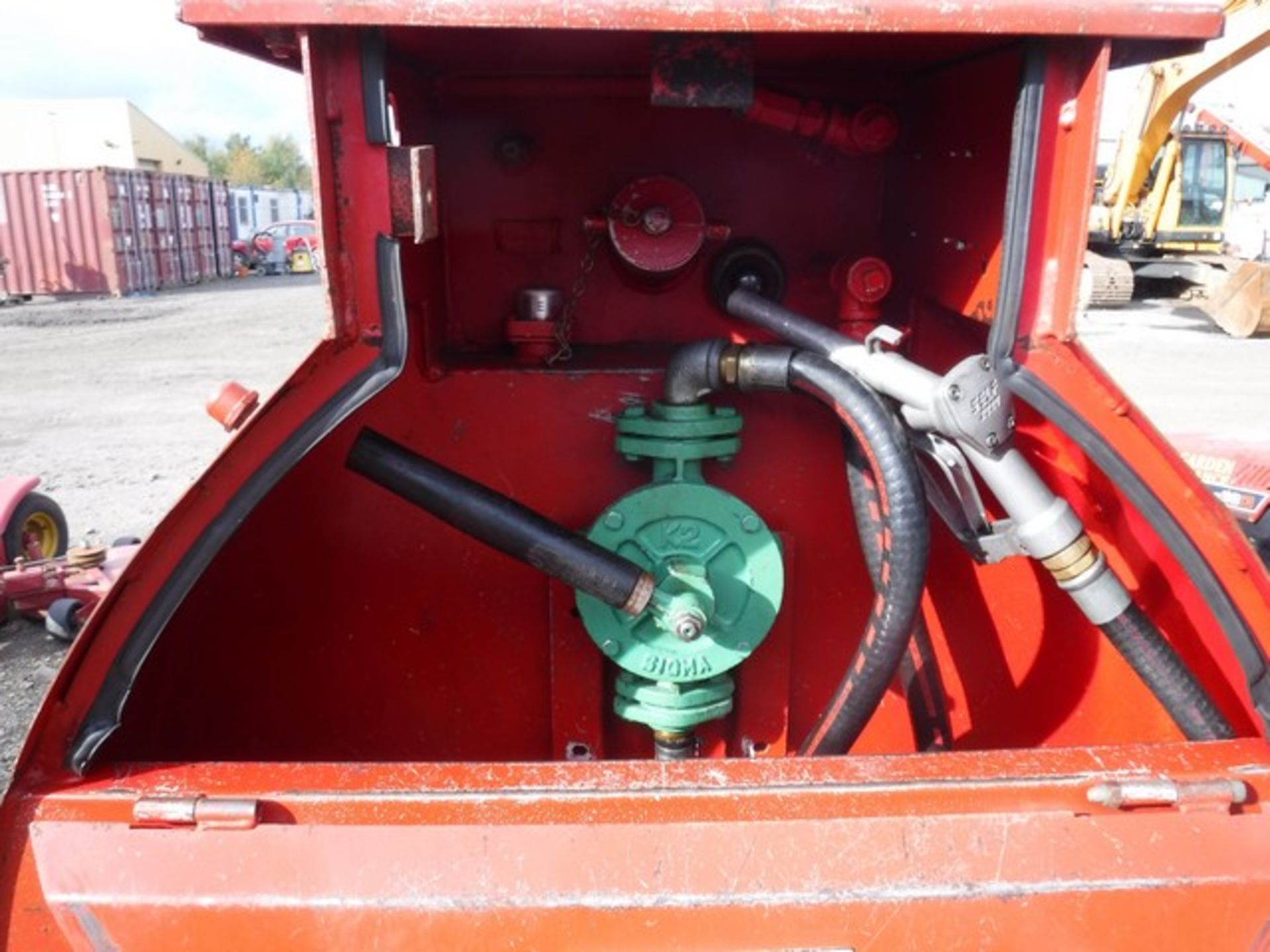 WESTERN DIESEL BUNDED FAST TOW BOWSER, S/N 0502062128, 950LTR CAPACITY - Image 4 of 6