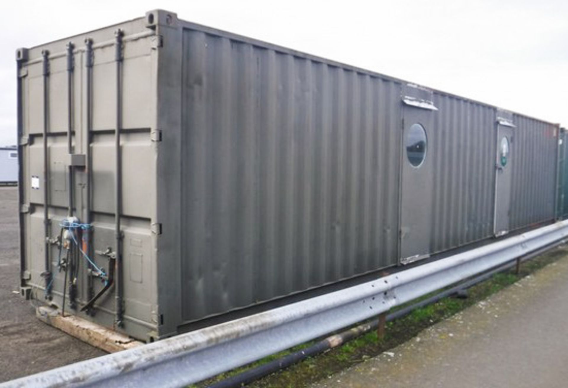 40FT X 8FT LINED WORKSHOP / FOOD PREPERATION CONTAINER C/W PEDESTRIAN DOOR - Image 5 of 9