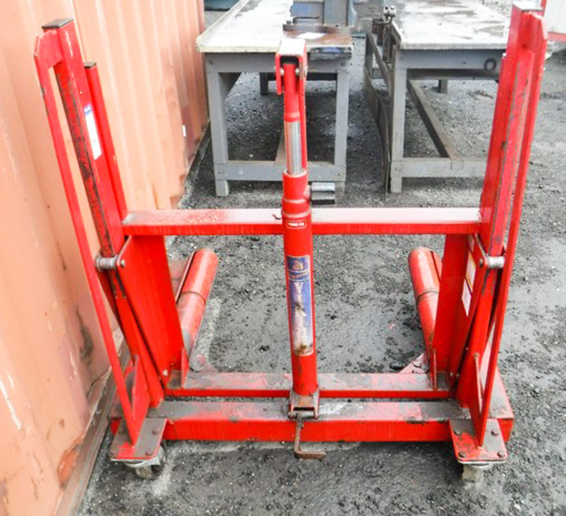 1 TONNE VIKKEN HOIST FOR CHANGING LORRY TYRES