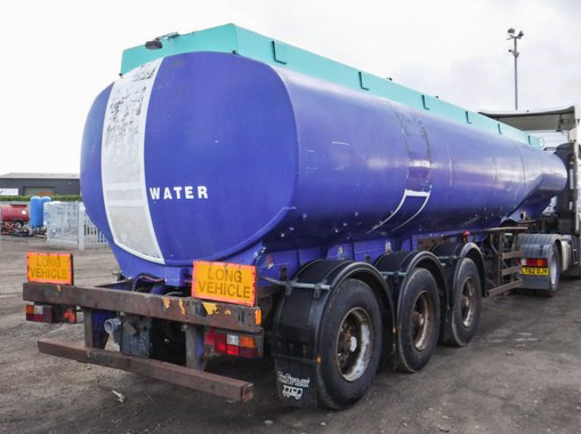 1985 FRUEHAUF WATER TANKER, CHASSIS NO - FT138807, TWIN AXLE, GROSS WEIGHT 32000KGS - Image 4 of 14