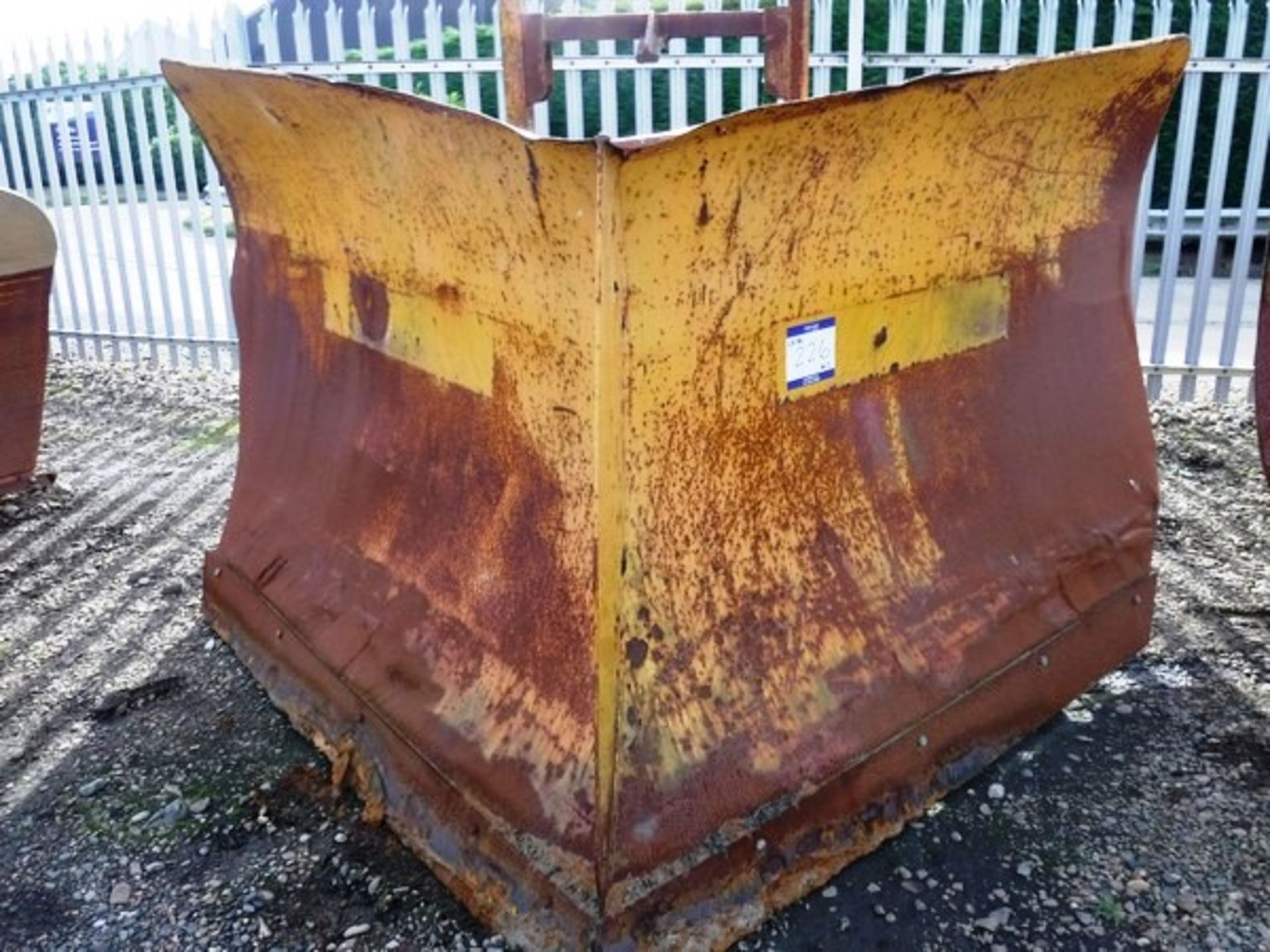 STEEL SNOW PLOUGH FOR TRACTOR MOUNTING, 2 BLADES APPROX 7FT X 5FT, ASSET NO 28