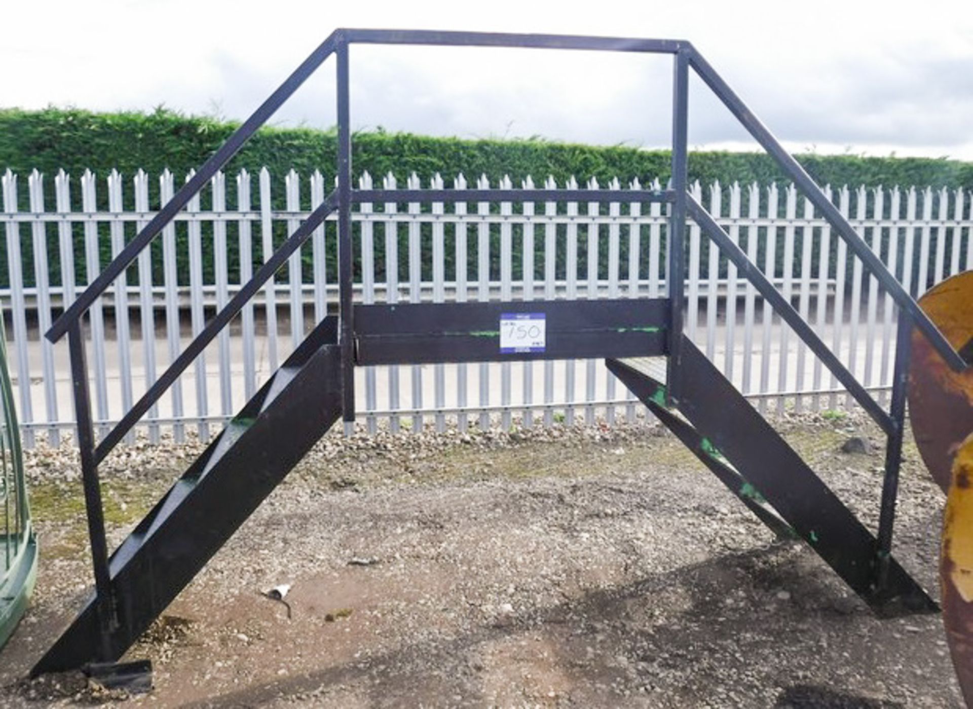 20' X 4' (APPROX) STEEL GANTRY & FRAME STEPS ALSO STEEL CONSTRUCTION