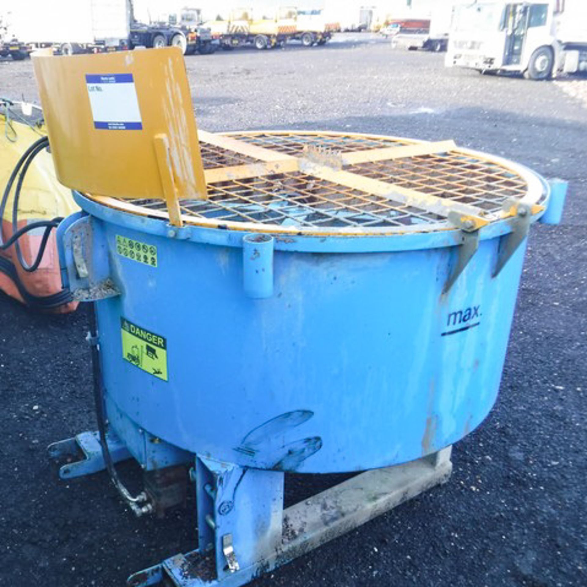 HYDRAULIC PADDLE MIXER ** 10% BUYERS PREMIUM ** - Image 2 of 4