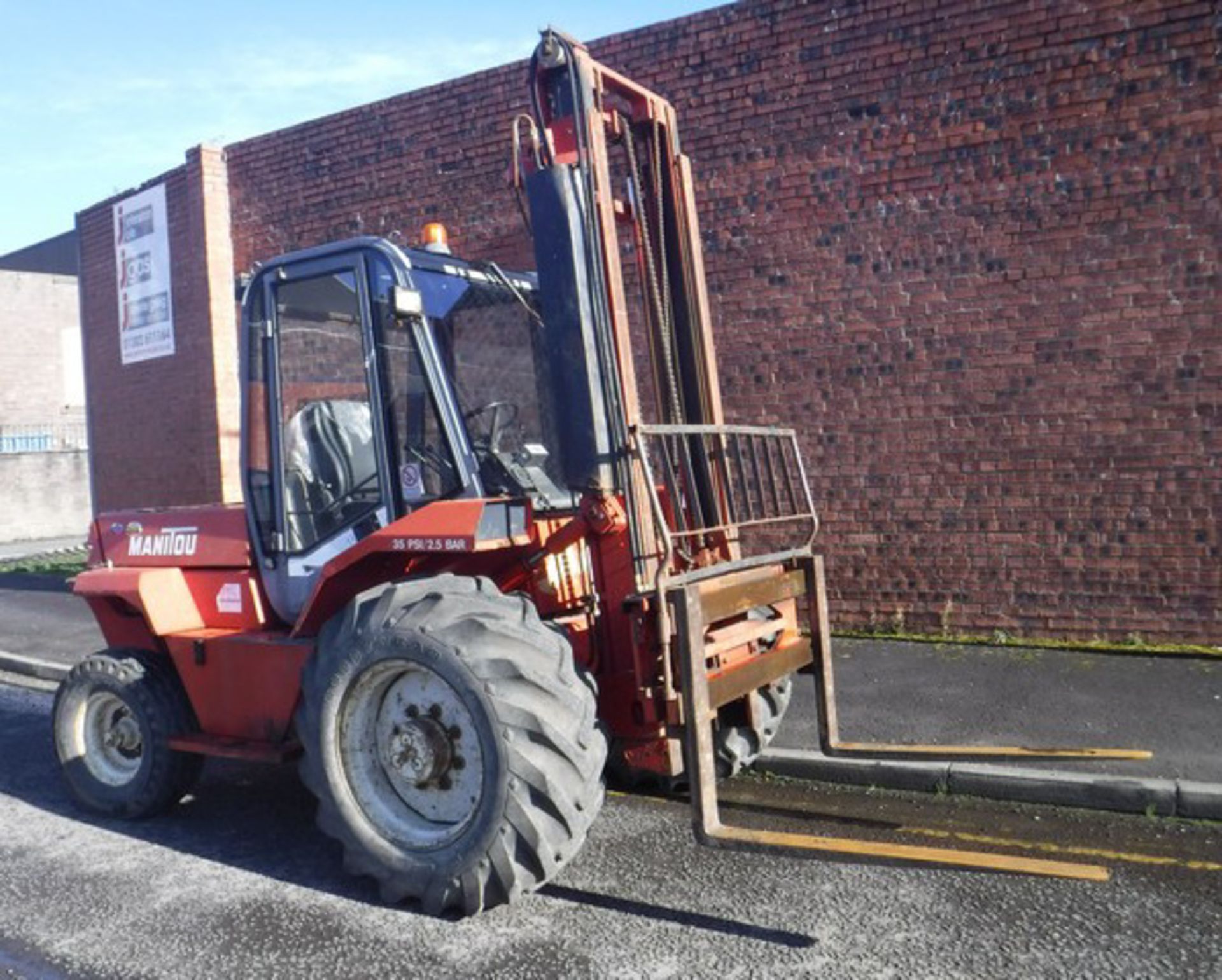 MANITOU M226CP, S/N 103001, ROUGH TERRAIN FORKLIFT WITH SIDE SHIFT, 5007HRS (NOT VERIFIED) - Image 5 of 11