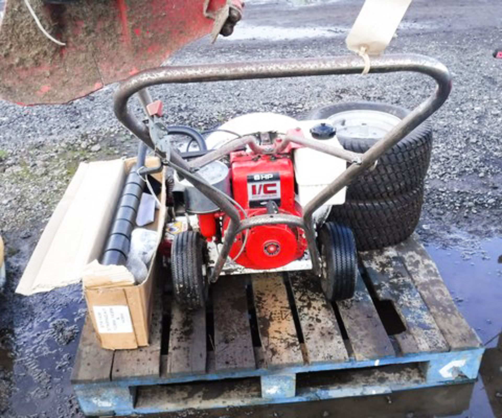 SMALL WONDER WHEELED BLOWER, LAWNFLITE STRIMMER FOR SPARES OR REPAIRS, 1 X ROLLER KIT FOR RIDE ON MO - Image 4 of 4