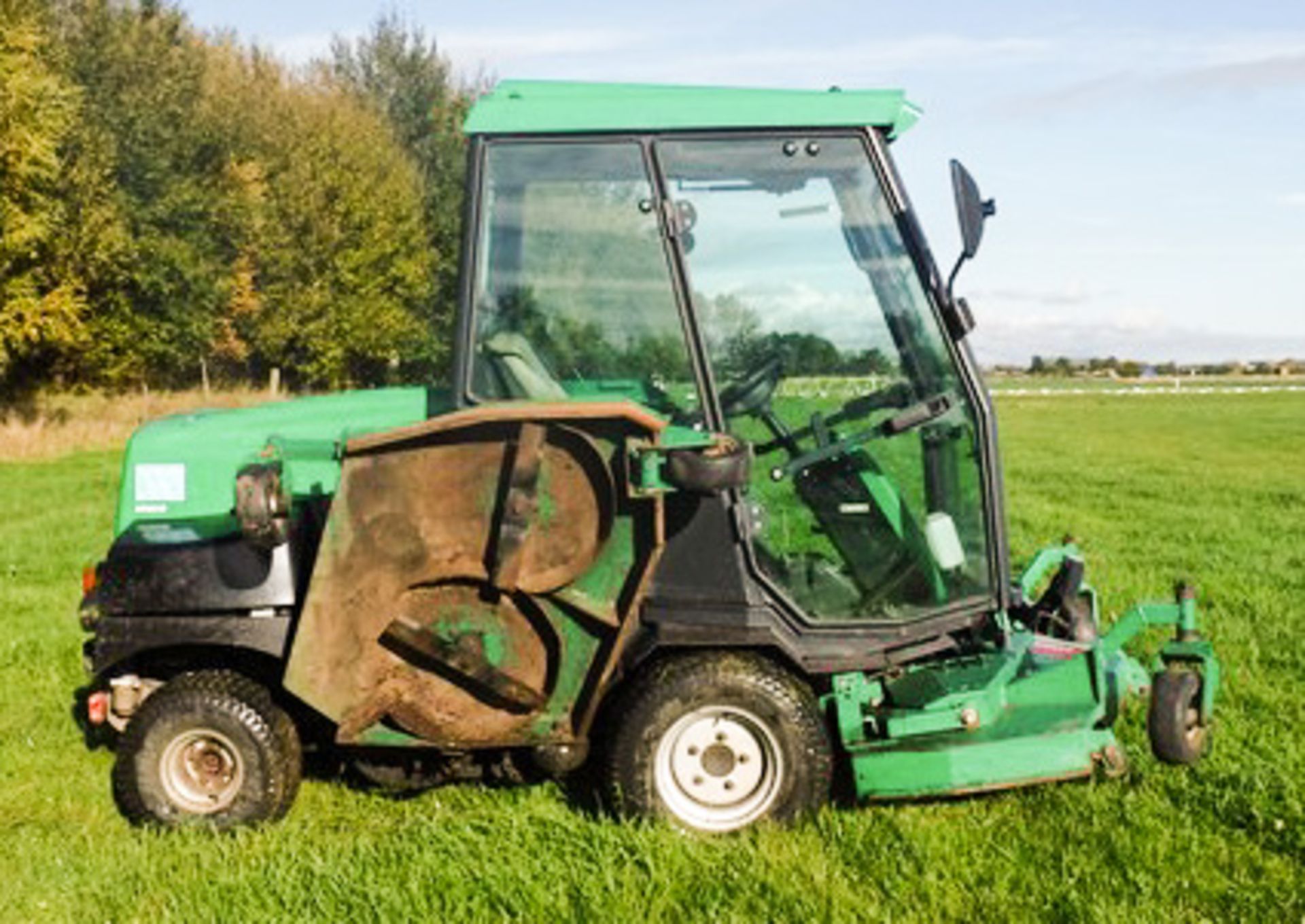 2006 RANSOME HF6010 BATWING ROTARY MOWER, CUTS APPROX 10FT 6INCHS, PERKINS 6 CYLINDER ENGINE, REG KX - Image 9 of 14