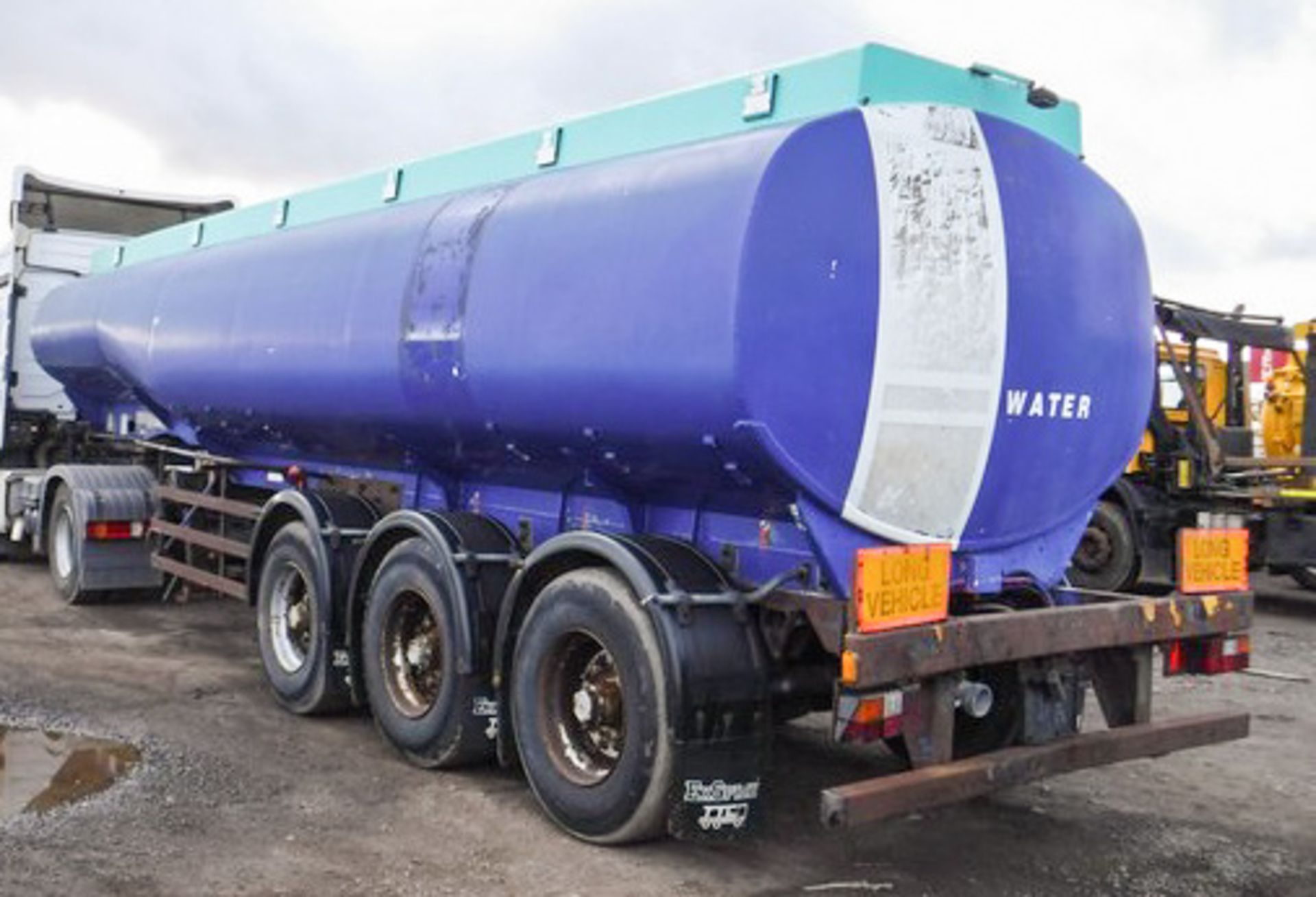 1985 FRUEHAUF WATER TANKER, CHASSIS NO - FT138807, TWIN AXLE, GROSS WEIGHT 32000KGS - Image 2 of 14