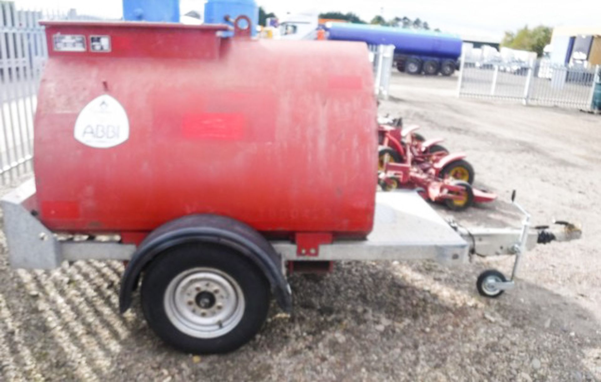 WESTERN DIESEL BUNDED FAST TOW BOWSER, S/N 0502062128, 950LTR CAPACITY - Image 5 of 6