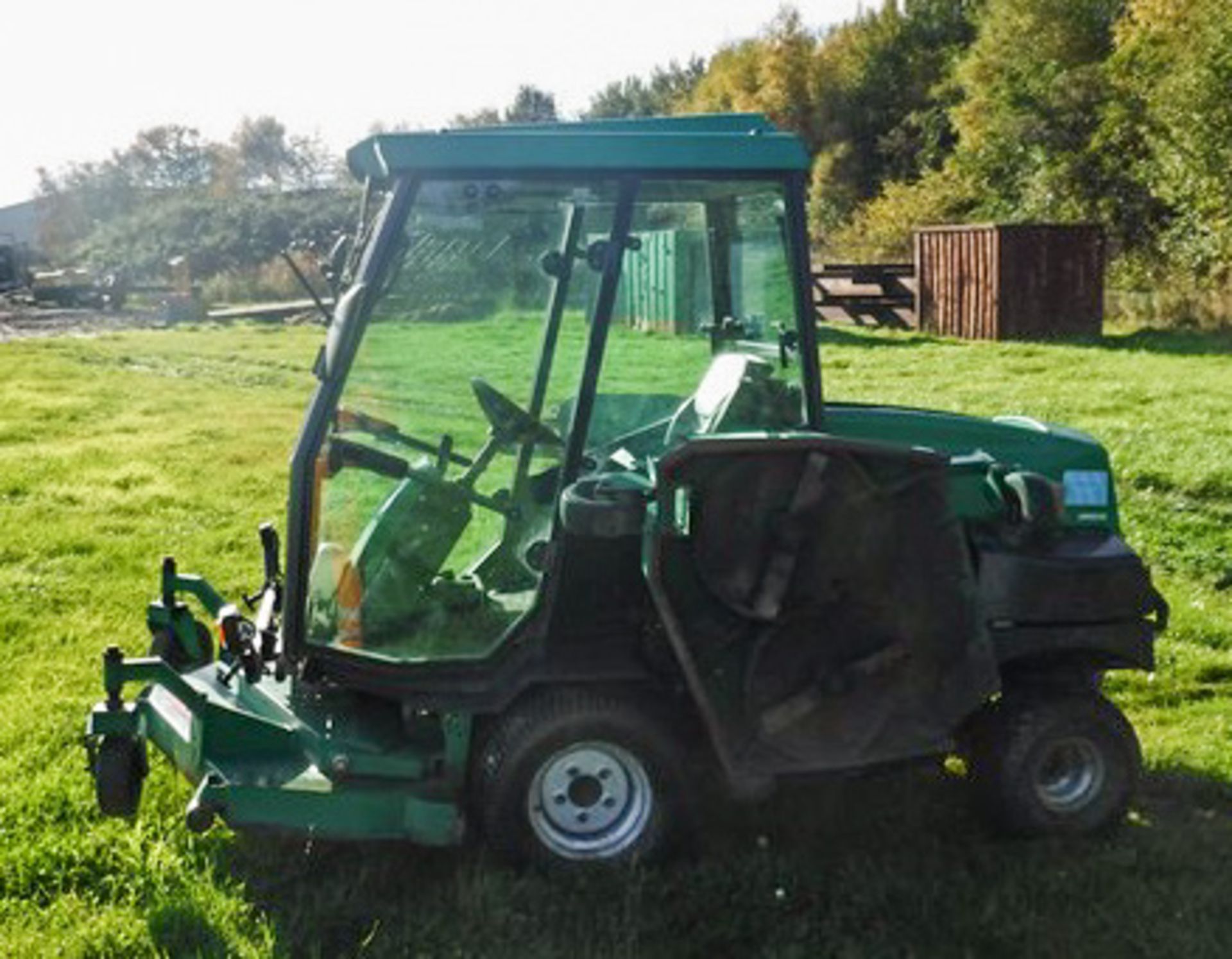 2006 RANSOME HF6010 BATWING ROTARY MOWER, CUTS APPROX 10FT 6INCHS, PERKINS 6 CYLINDER ENGINE, REG KX - Image 13 of 14