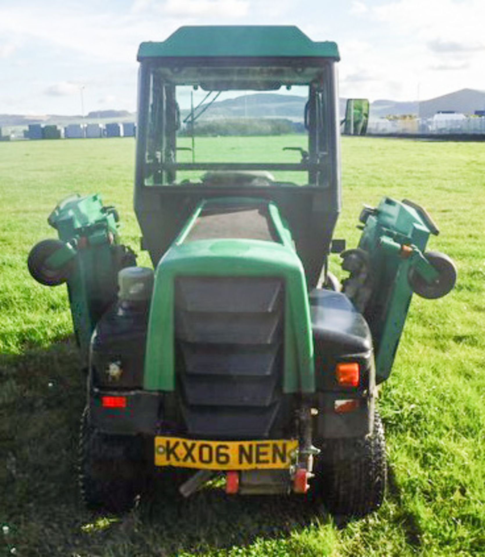 2006 RANSOME HF6010 BATWING ROTARY MOWER, CUTS APPROX 10FT 6INCHS, PERKINS 6 CYLINDER ENGINE, REG KX - Image 11 of 14