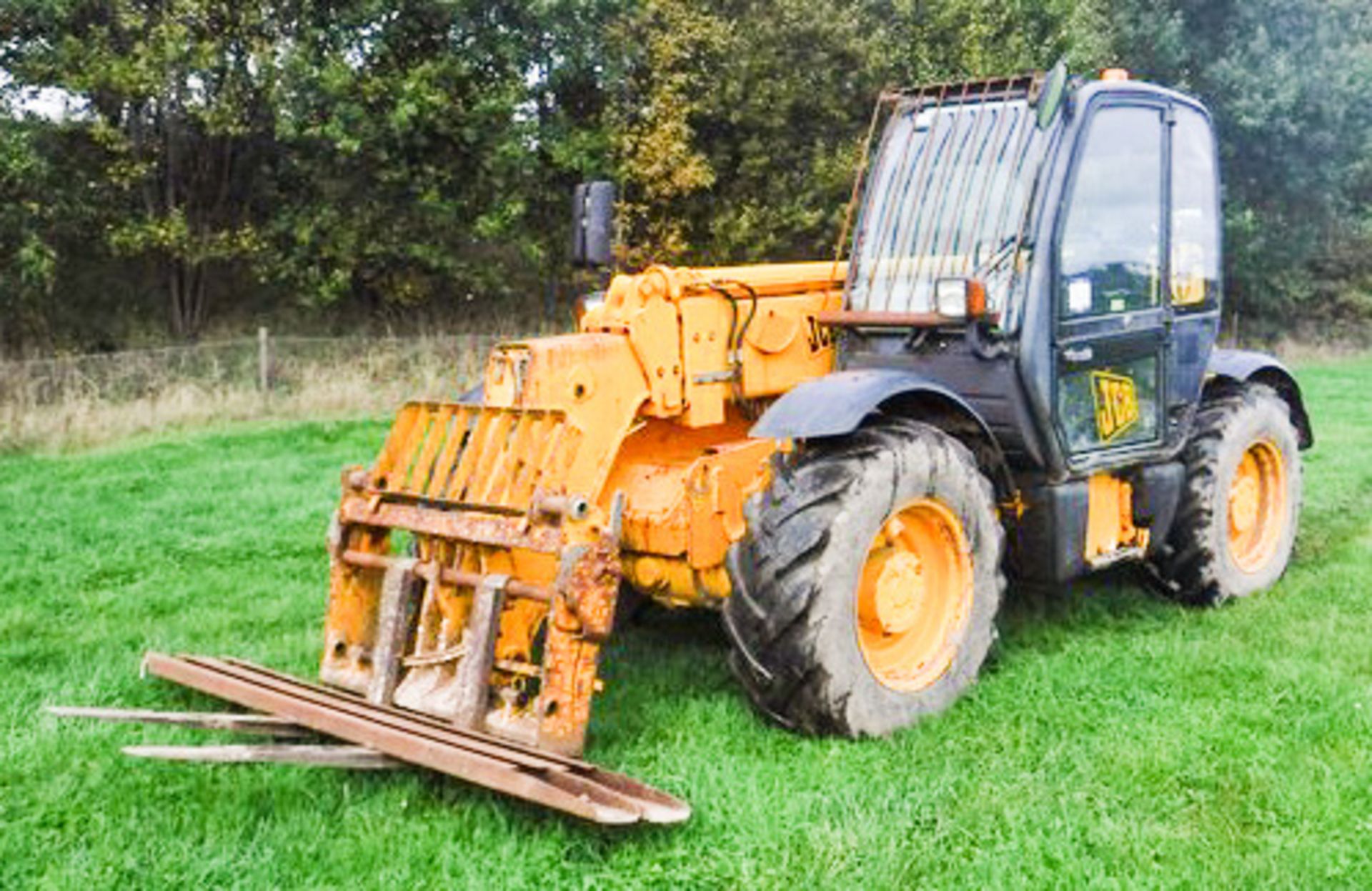 2000 JCB 535 95, S/N SLP53500YE0778936, 5226HRS (NOT VERIFIED), C/W LOADING FORKS, 8FT EXTENSION FOR