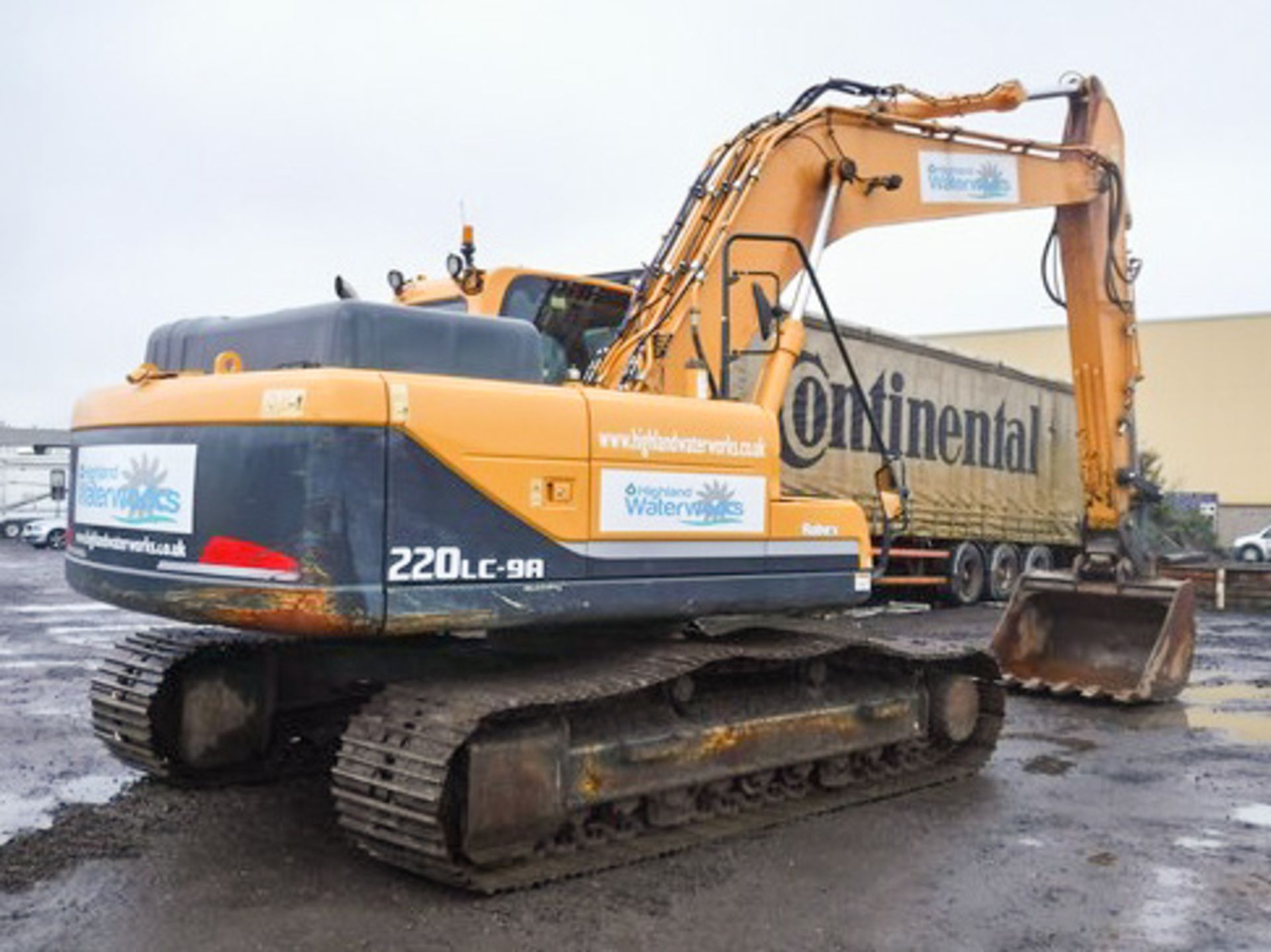 2014 HYUNDAI RC220 LC9A, S/N 359, 2340HRS (NOT VERIFIED), 1 BUCKET, MAX REACH 10M, HYD LINES FOR PIP - Image 13 of 17