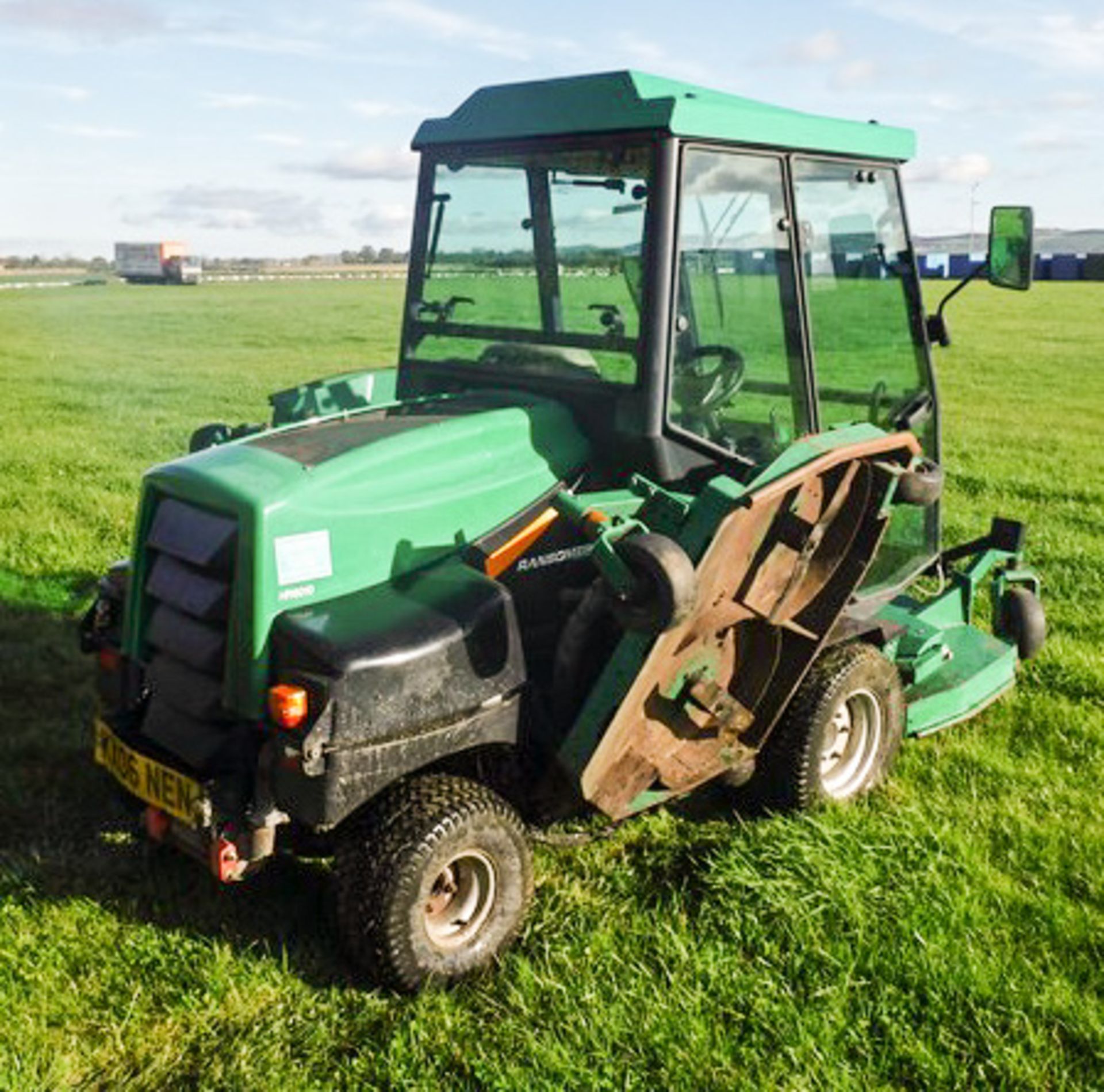 2006 RANSOME HF6010 BATWING ROTARY MOWER, CUTS APPROX 10FT 6INCHS, PERKINS 6 CYLINDER ENGINE, REG KX - Image 10 of 14
