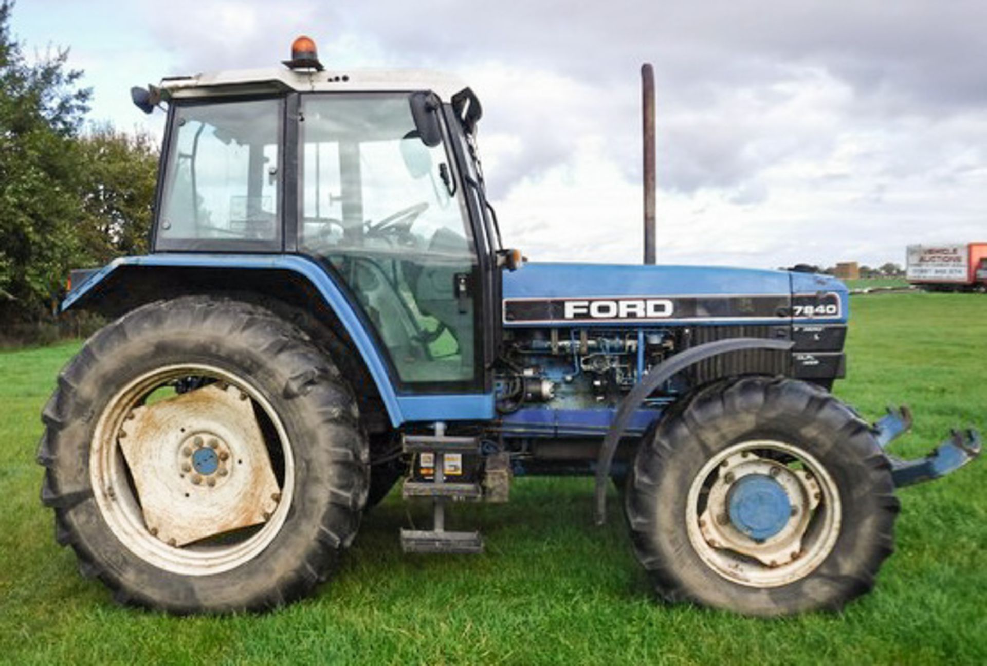 FORD 7840, REG L881PES, S/N 13053573, 13531HRS (NOT VERIFIED) CLOCK INOP, FRONT LINKAGE FITTED BY OW - Image 4 of 19