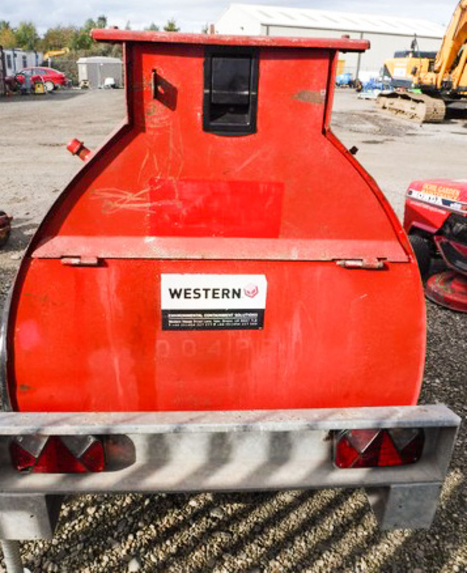 WESTERN DIESEL BUNDED FAST TOW BOWSER, S/N 0502062128, 950LTR CAPACITY - Image 3 of 6