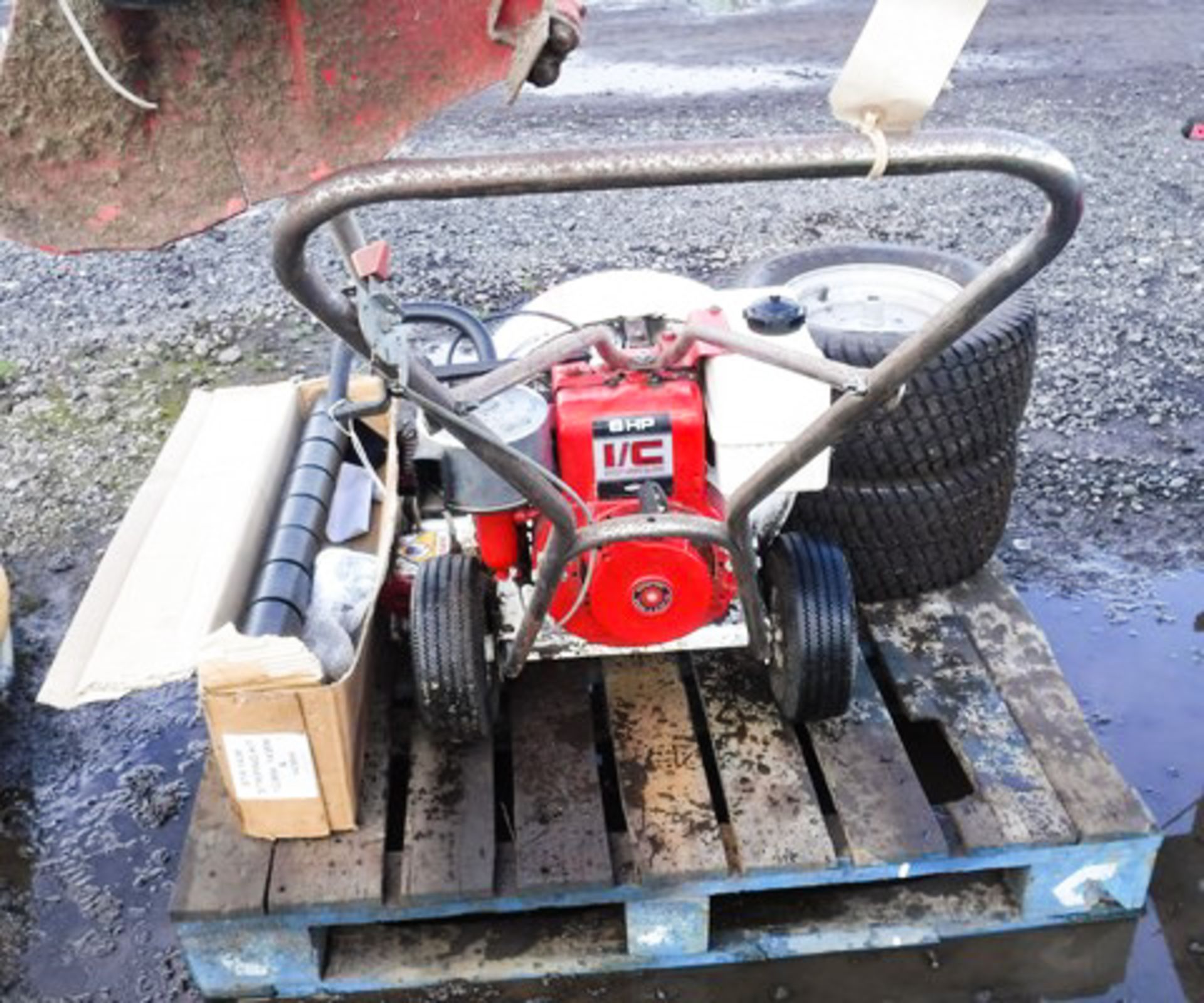 SMALL WONDER WHEELED BLOWER, LAWNFLITE STRIMMER FOR SPARES OR REPAIR, 1 X ROLLER KIT FOR RIDE ON MOW - Image 4 of 4