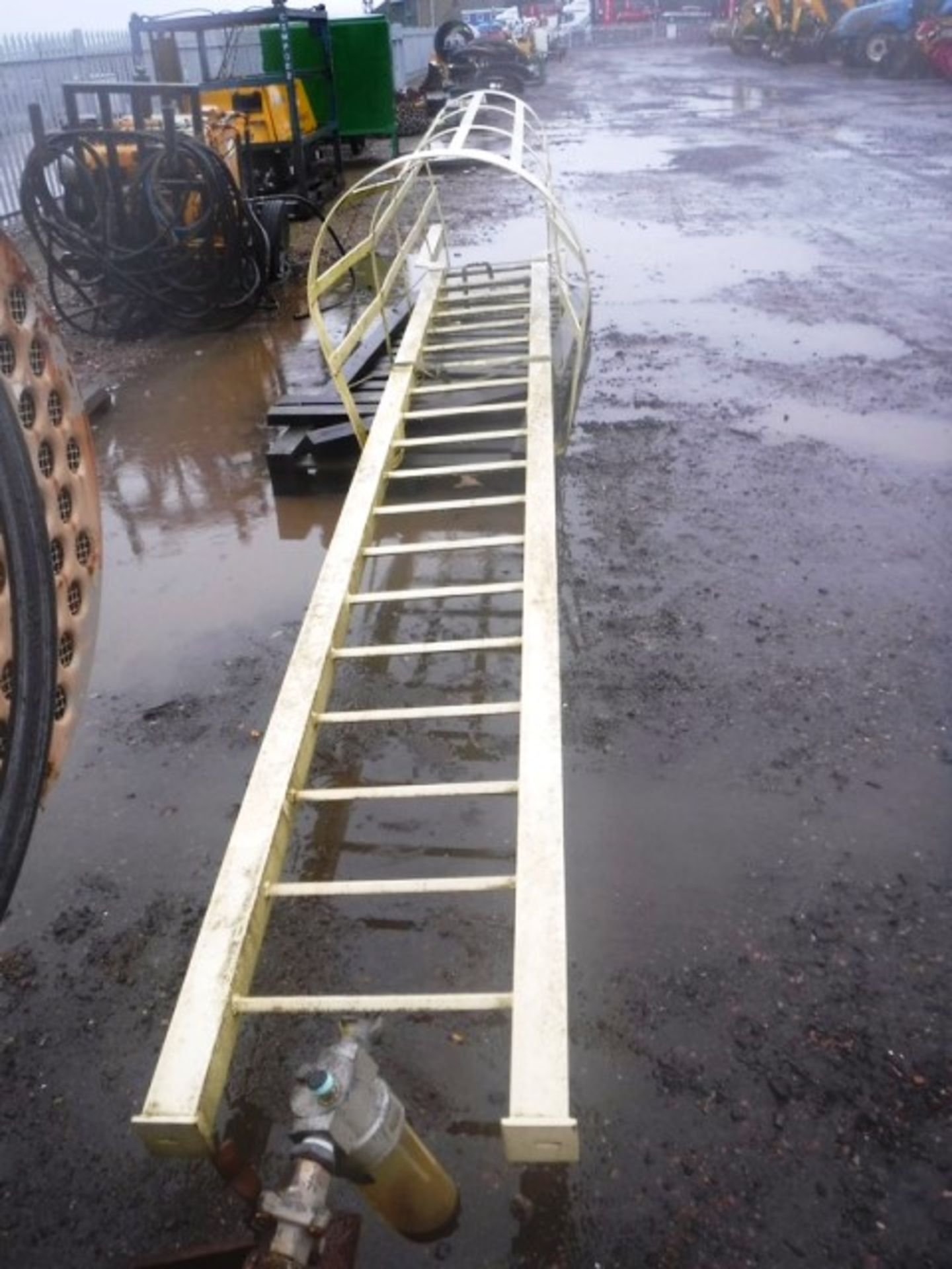 YELLOW STEEL SAFETY LADDER