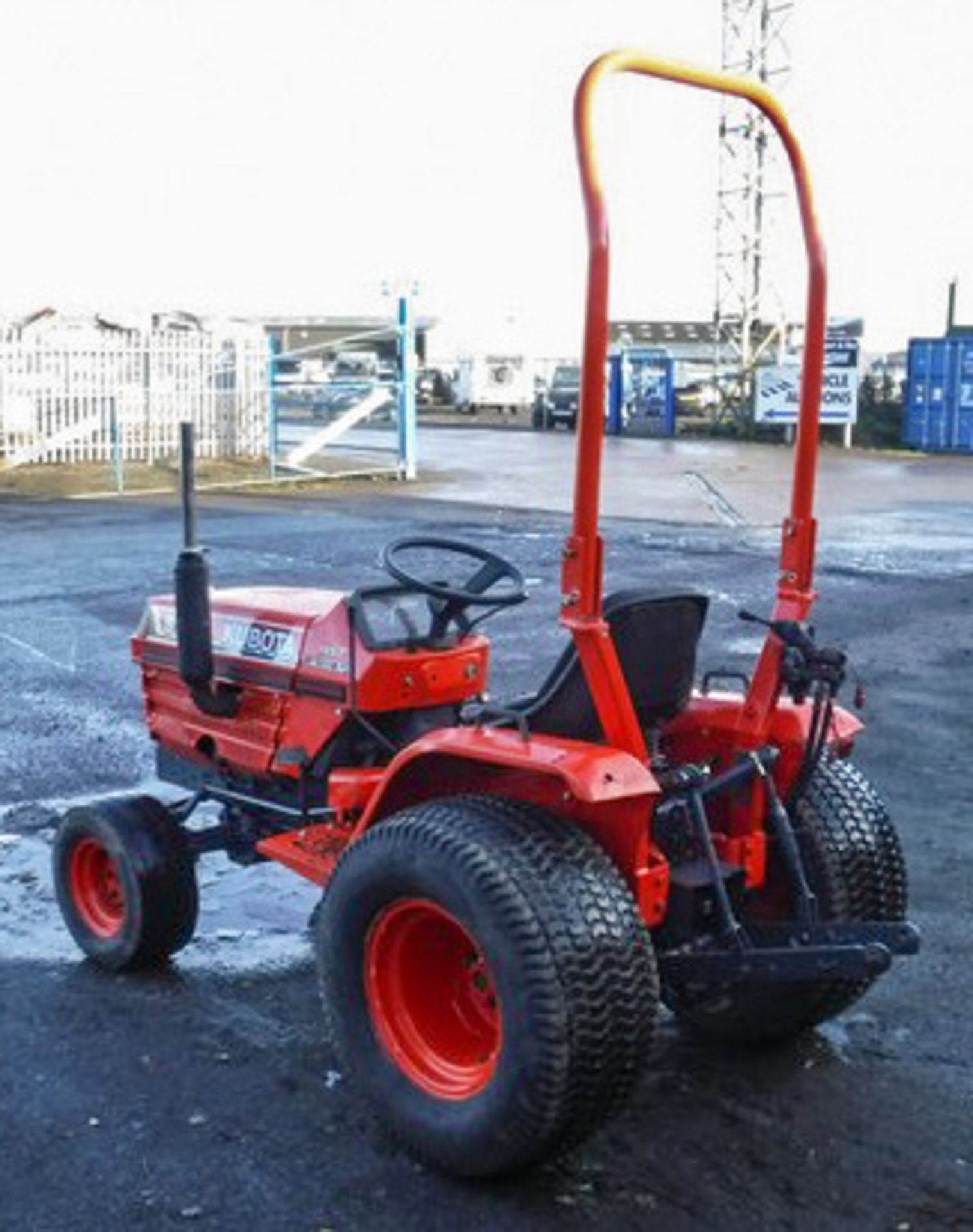 1998 (APPROX) B1750 TRACTOR SN 65435. 20HP 4 WHEEL DRIVE TURF TYRES PTO AND 3 POINT LINKAGE. 665 H - Image 4 of 9