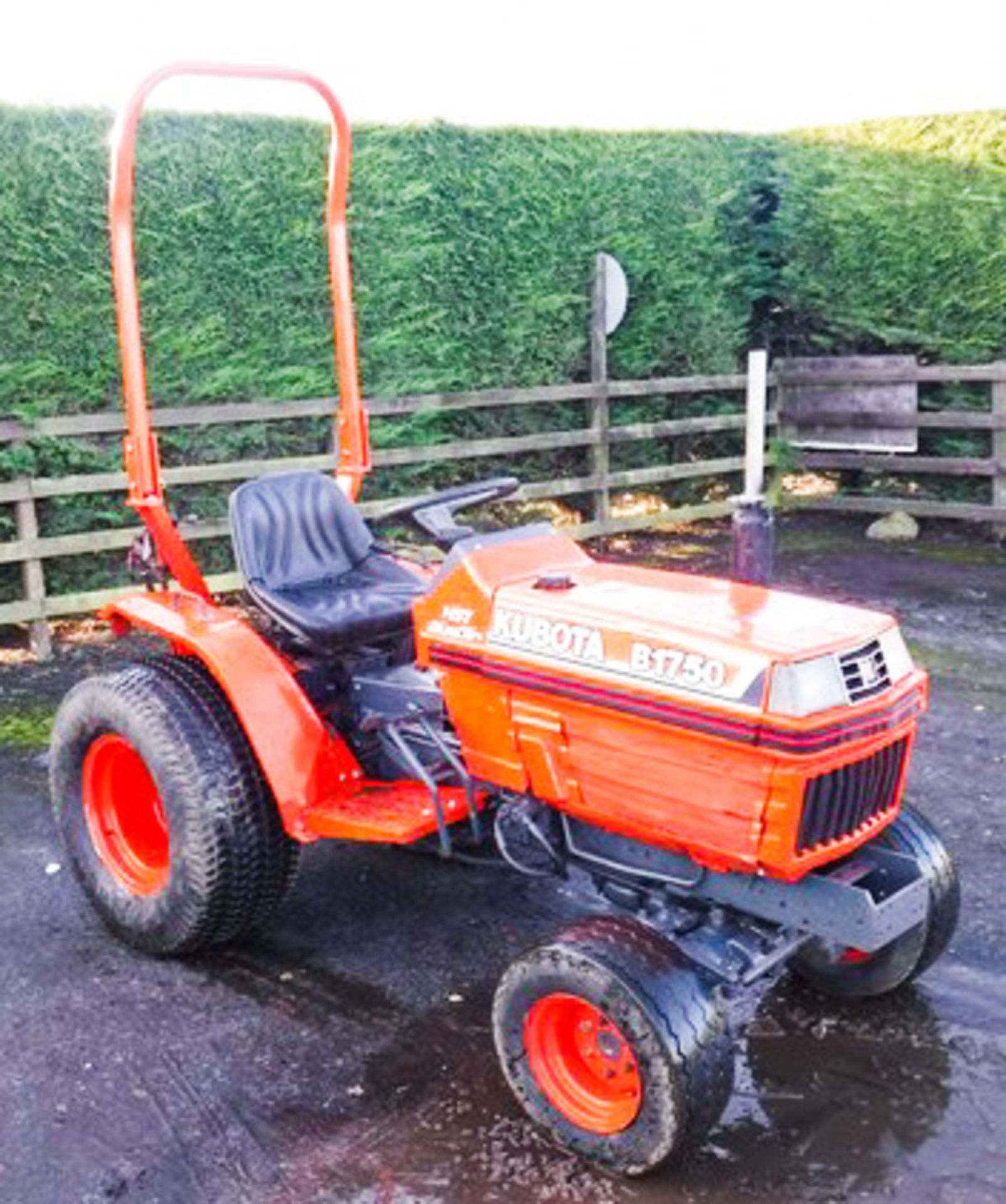 1998 (APPROX) B1750 TRACTOR SN 65435. 20HP 4 WHEEL DRIVE TURF TYRES PTO AND 3 POINT LINKAGE. 665 H