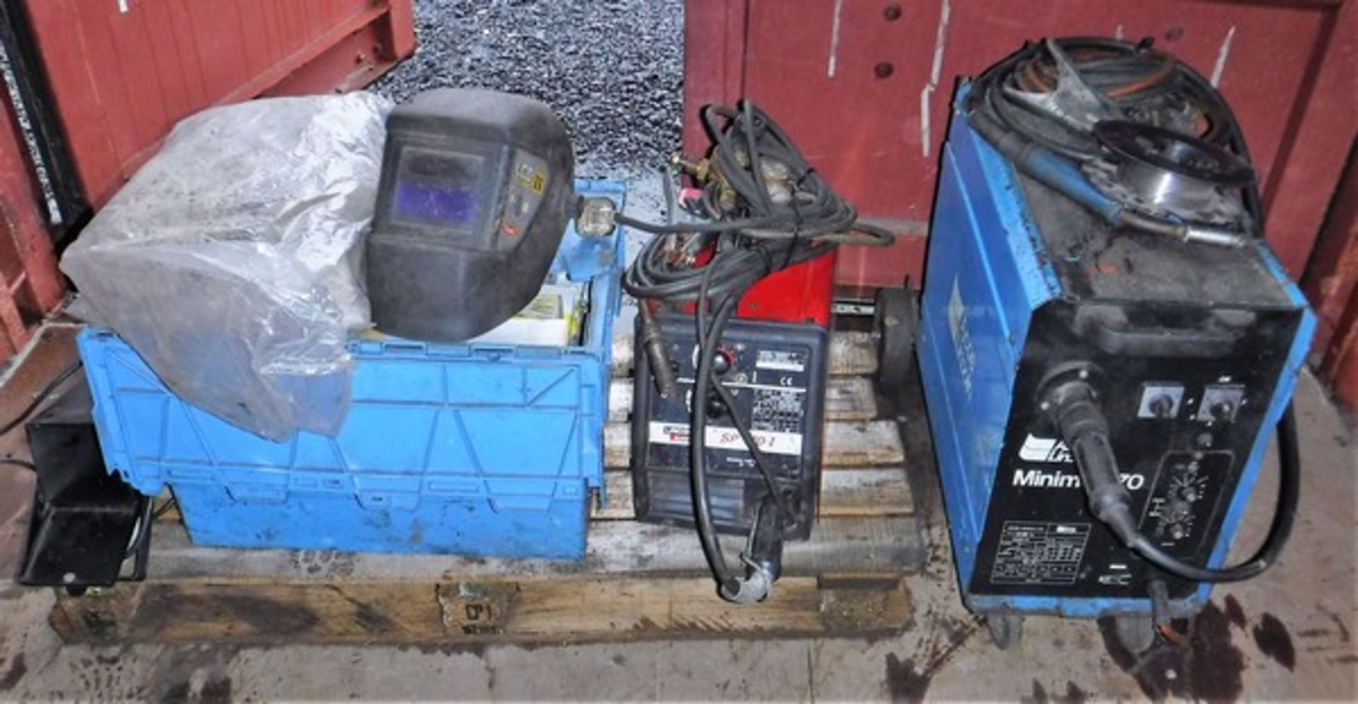 LINCOLN ELECTRIC 240V SP170-I MIG WELDER C/W CABLES, TORCH & WIRE, PALLET OF APPROX 100KG WELDING RO