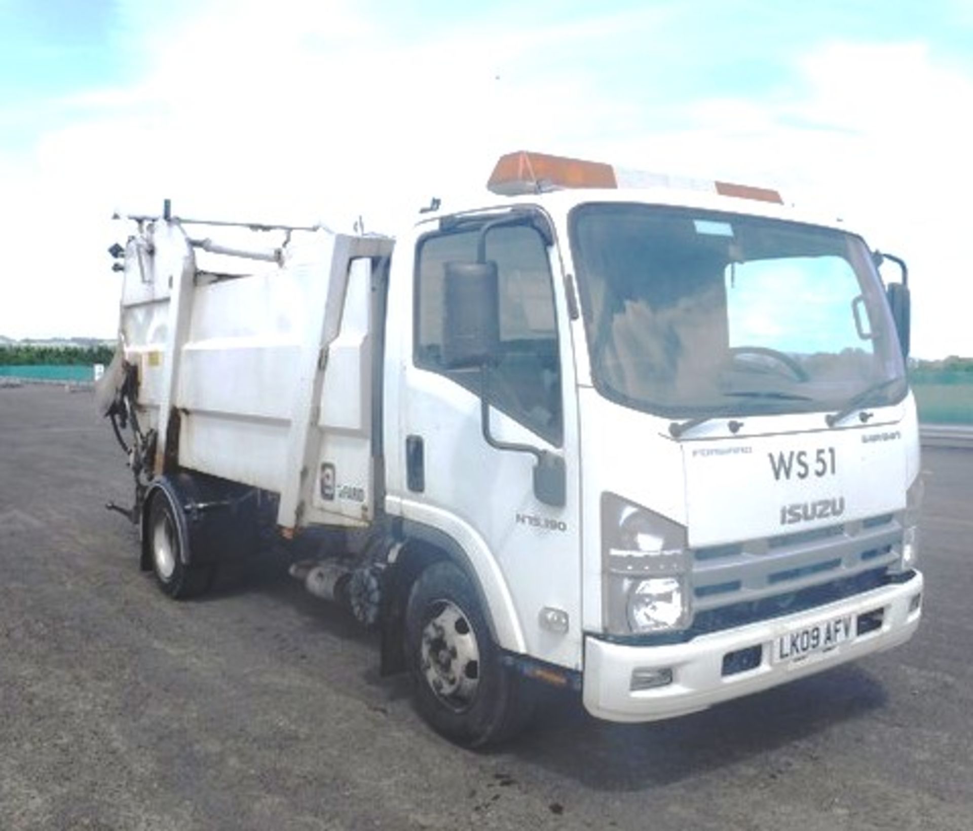 ISUZU TRUCKS MODEL NQR 70 - 5193cc - Image 16 of 22