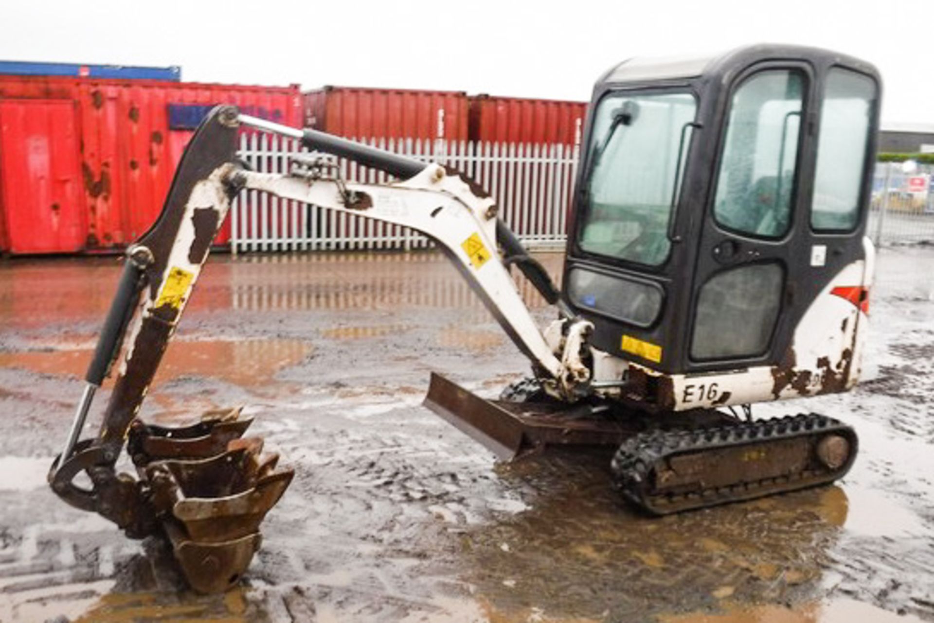 2011 BOBCAT E16, S/N AHLL11016, 2101HRS (NOT VERIFIED), 3 BUCKETS, OPERATING WEIGHT 1.6T