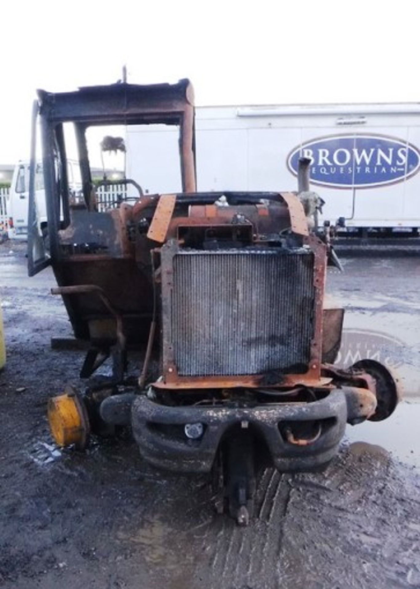 2005 FIRE DAMAGED JCB TELEHANDLER, S/N SLP526555E1150240. MANUFACTURER'S PLATE IN OFFICE. - Image 2 of 4