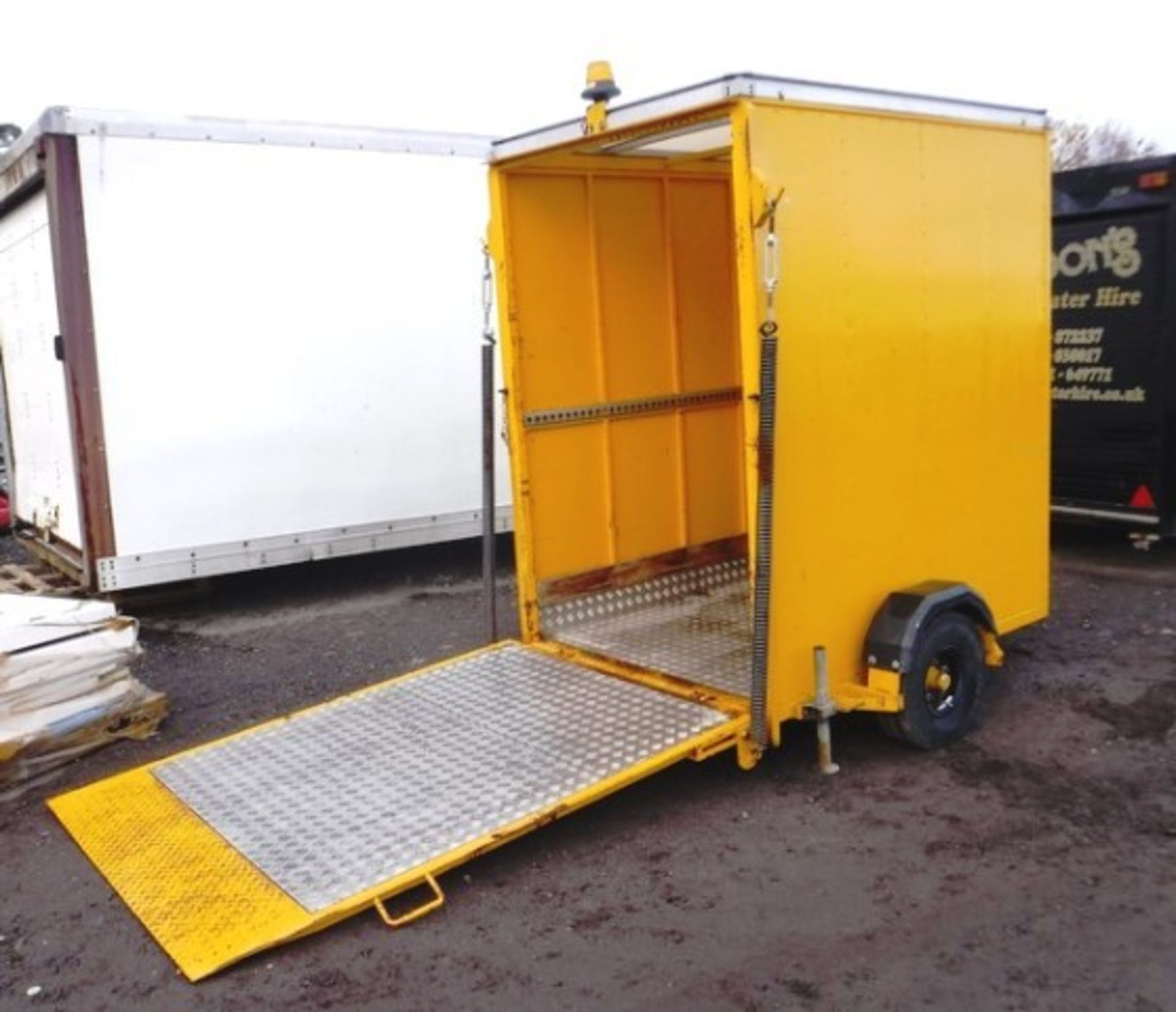 SINGLE AXLE BRADSHAW TRAILER C/W FULL OPENING REAR DOOR/RAMP, ALUMINIUM CONSTRUCTION, IDEAL LAMBING