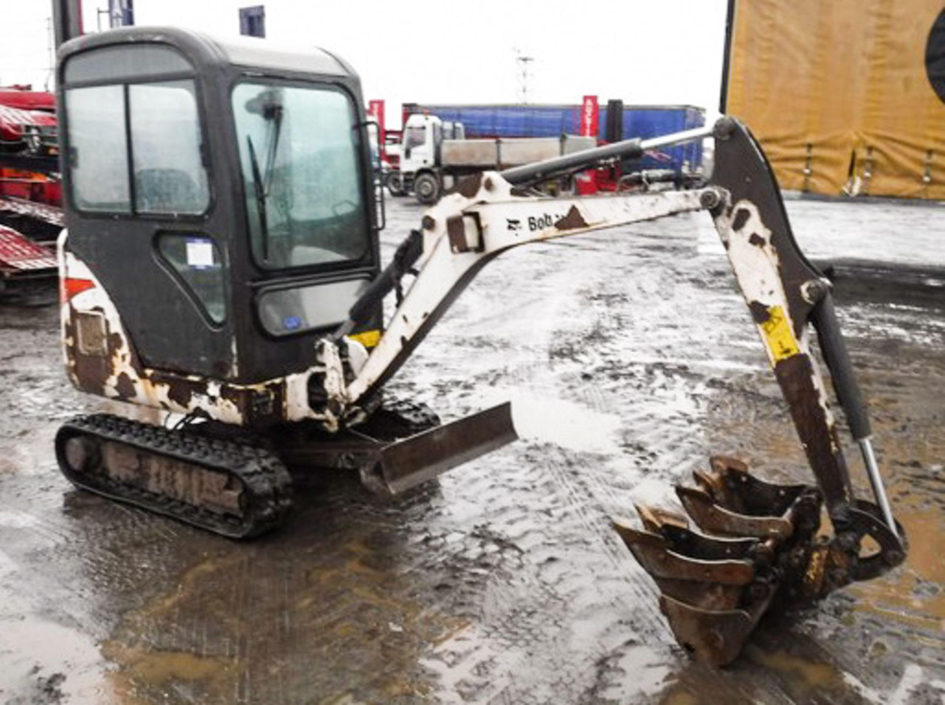 2011 BOBCAT E16, S/N AHLL11016, 2101HRS (NOT VERIFIED), 3 BUCKETS, OPERATING WEIGHT 1.6T - Image 9 of 15