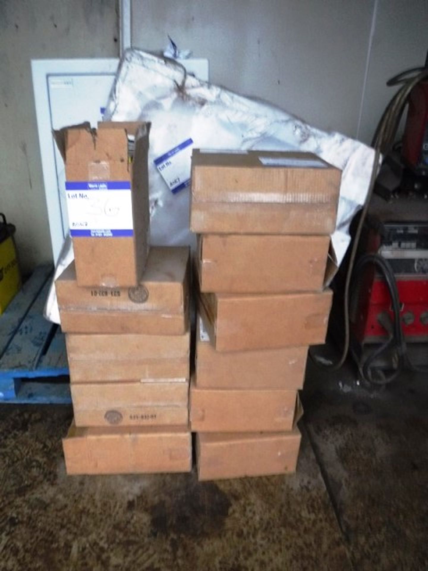 11 BOXES OF SMOKE ALARMS & 1 SHOWER TRAY