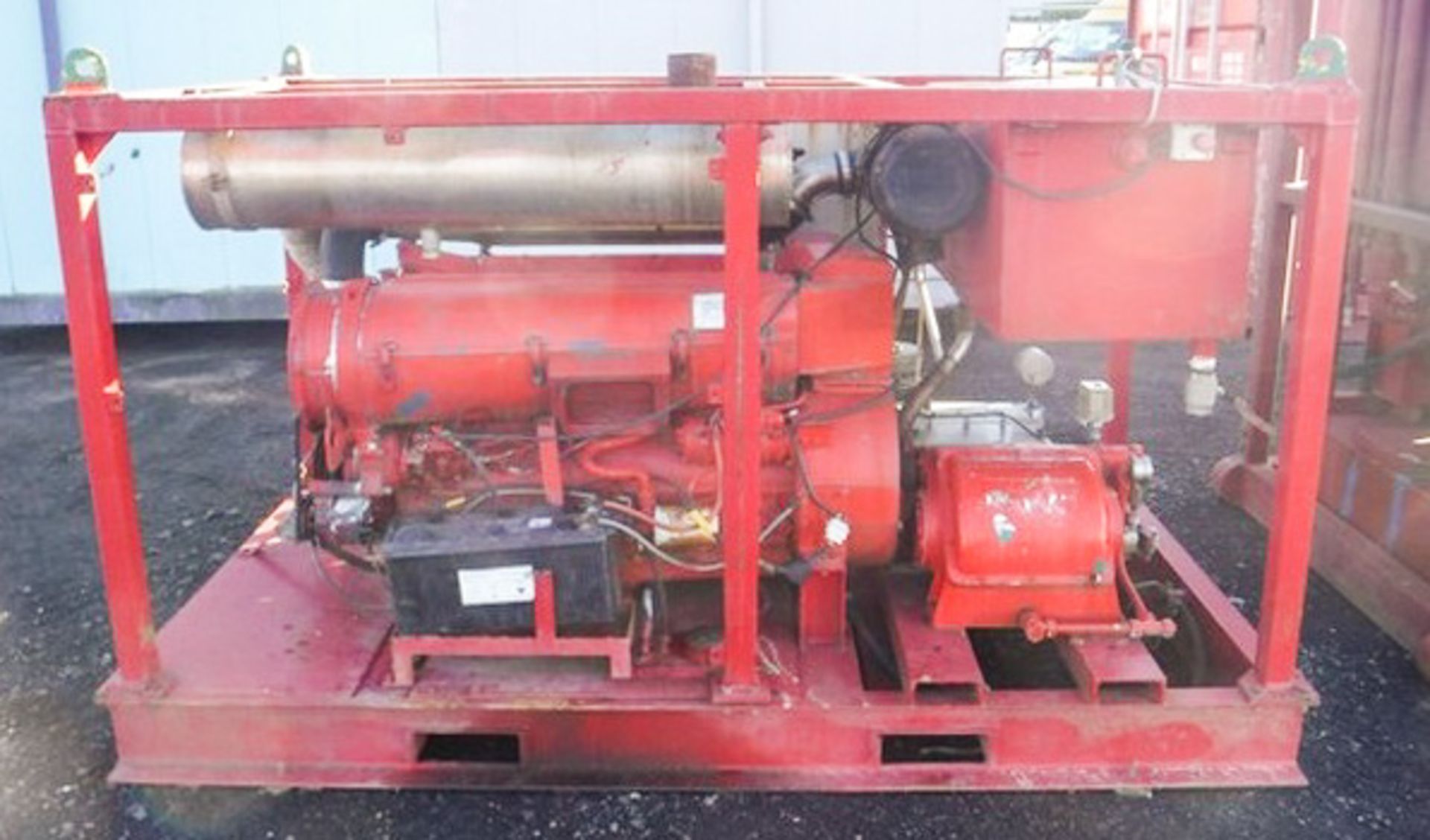 V8 HIGH PRESSURE HYDRAULIC PUMP SKID MOUNTED. (RED), NO PLATES OR ID NUMBERS - Image 2 of 3
