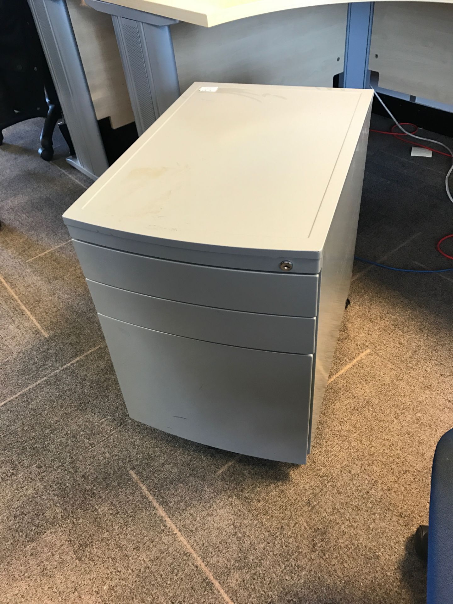 Metal Under-desk Pedestal - Image 2 of 2