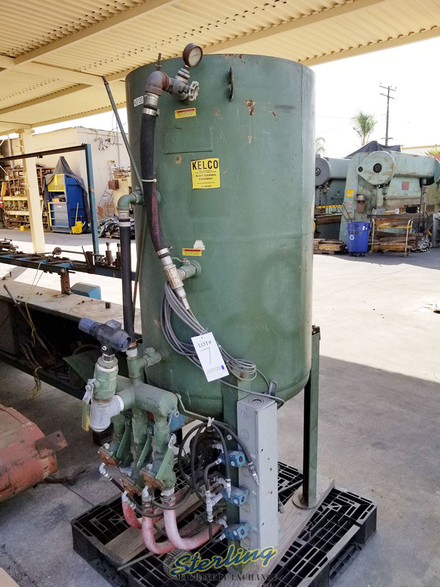 Used Kelco Abrasive Pressure Blast Machine "Good for Long Blasting