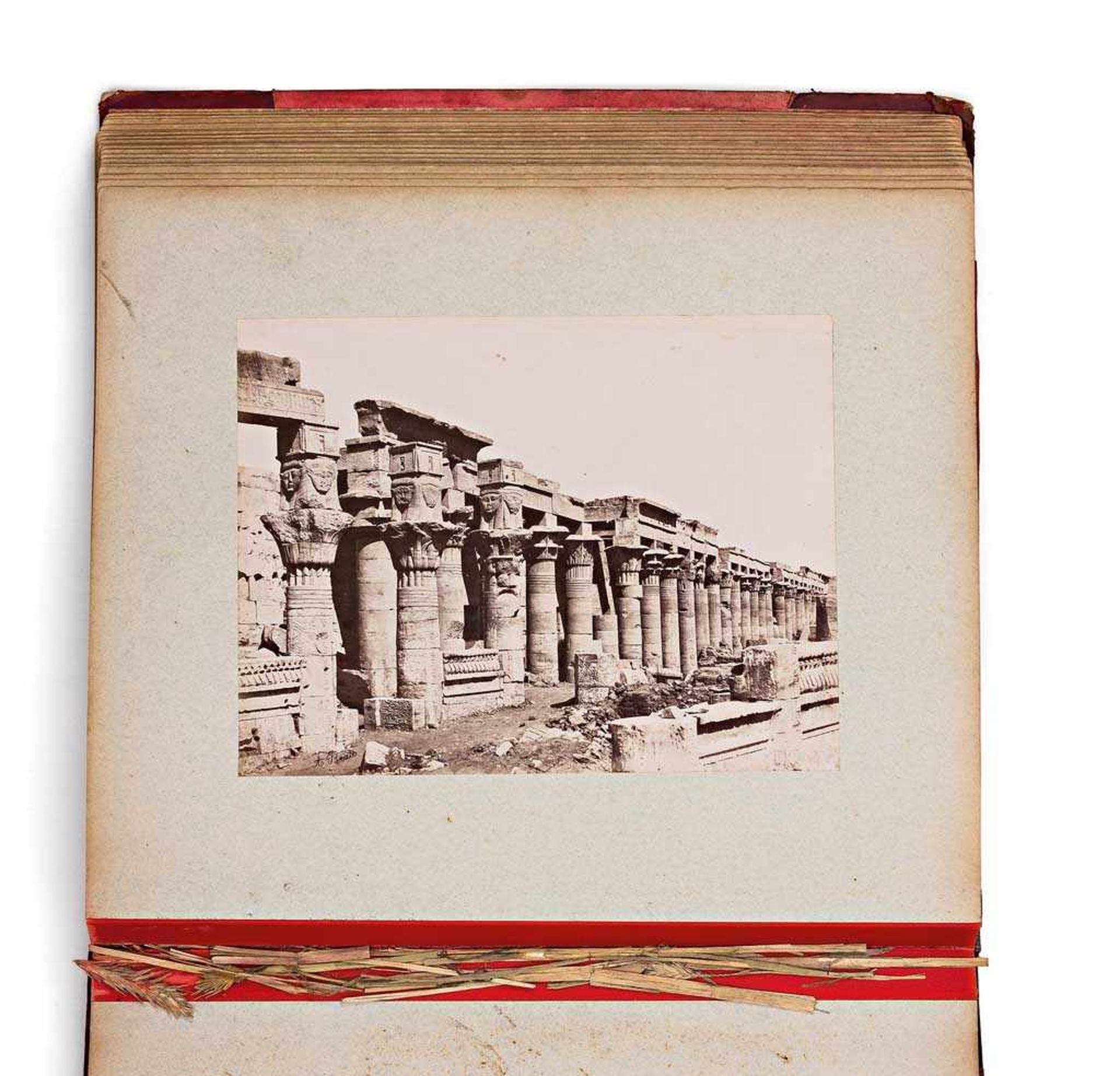 Photoalbum "Luxor am Nil, Karnak u. Theben". 48 Albuminabzüge, auf Karton aufgezogen, davon 23