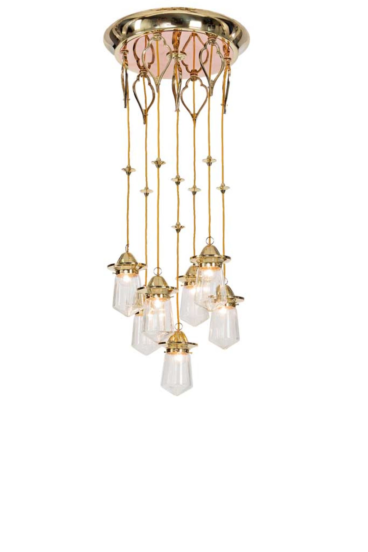 Elegante Jugendstil-Salonlampe mit sechs hängenden Glasschirmen, an großen Plafond montiert.