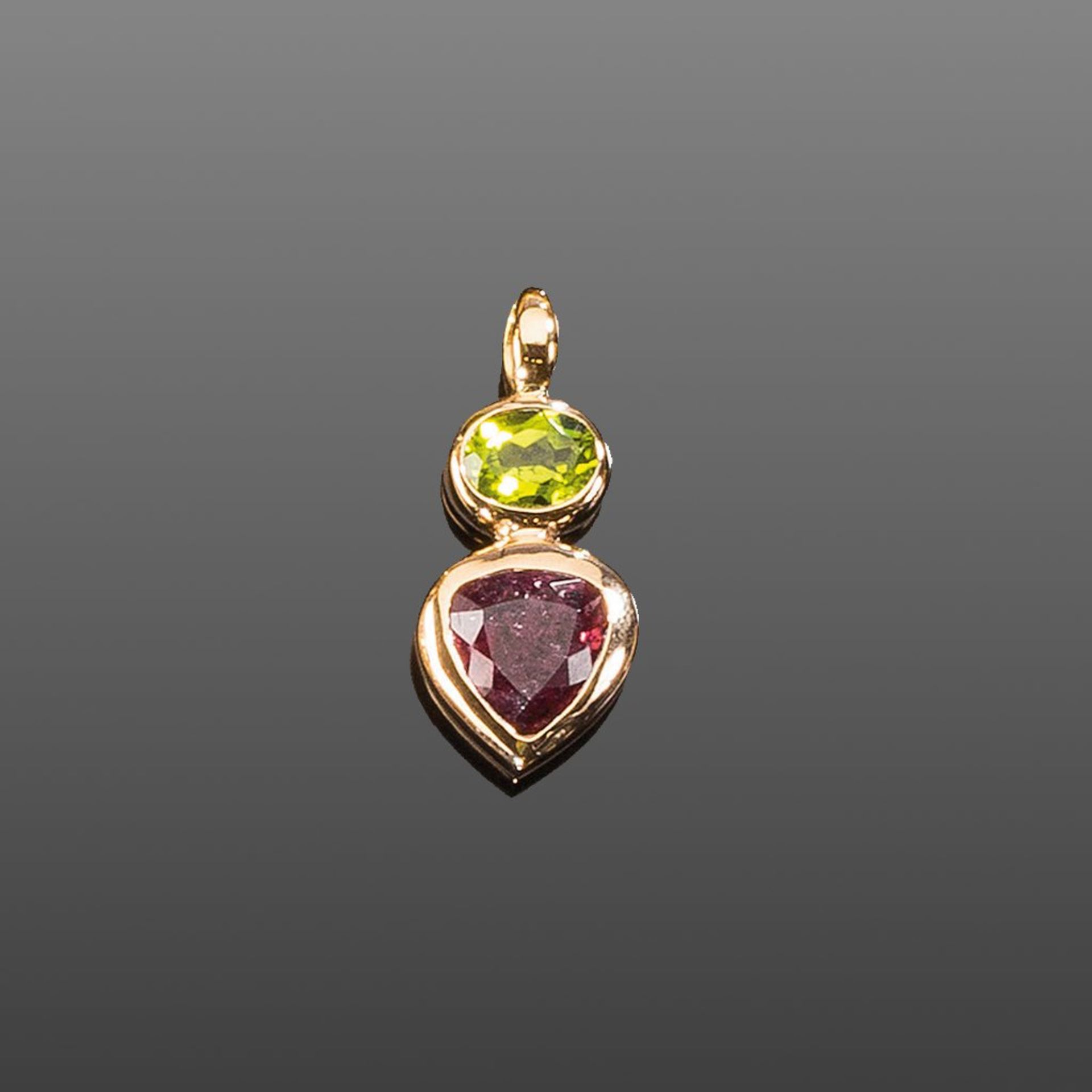 Peridot-/Turmalinanhänger. Peridot und Turmalin ca. 5,71 ct. Fassung 14 ct. Roségold