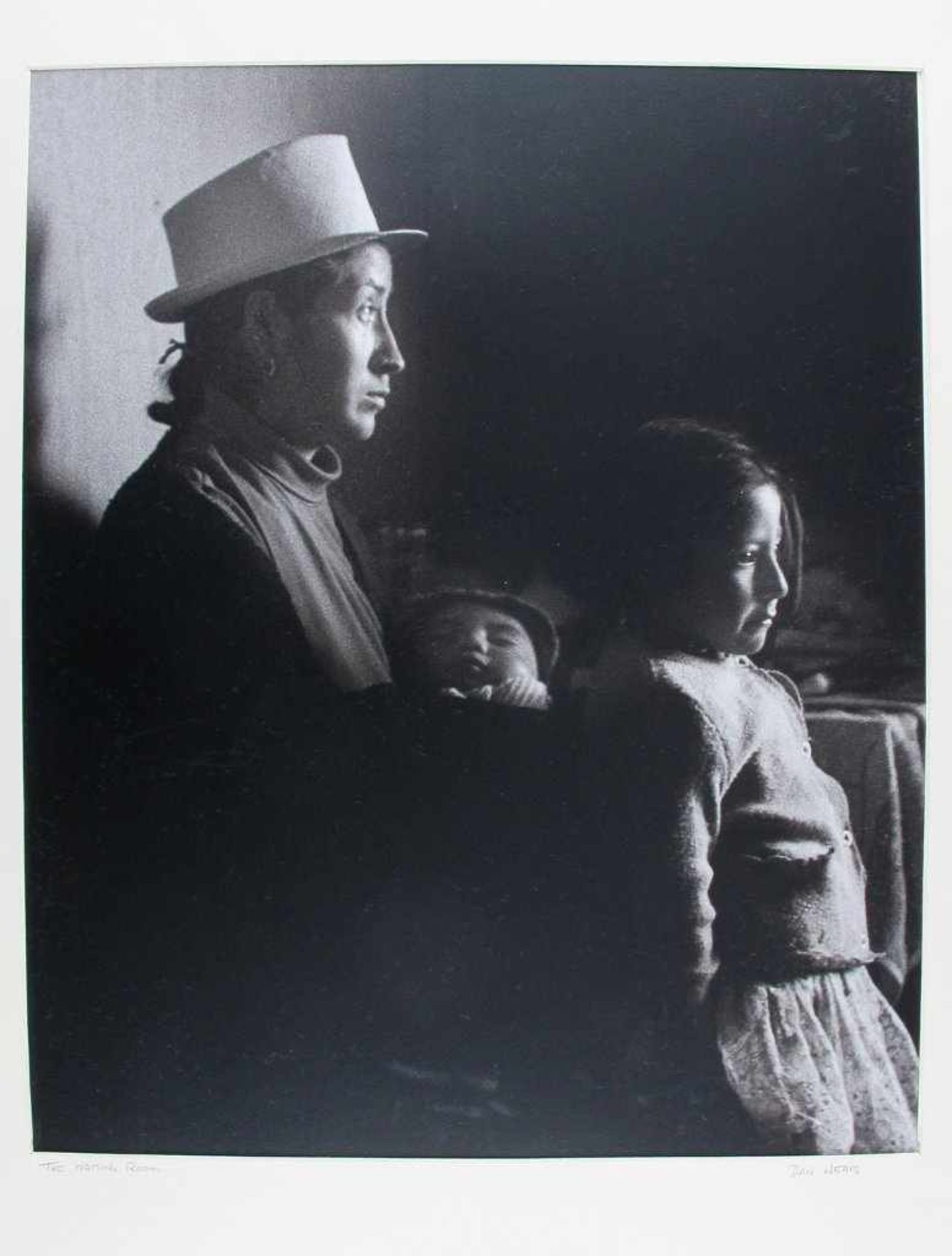 Dan Weaks. US-Amerikanischer Fotograf. Auf dem Passepartout sign. und bet. "The Waiting Room". 1974.