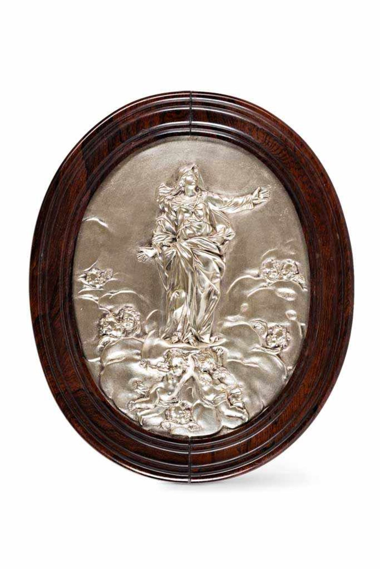 Bronzerelief. Immaculata, von Engeln getragen. Versilbert. 19. Jh. Oval, 35,5 x 28 cm. R