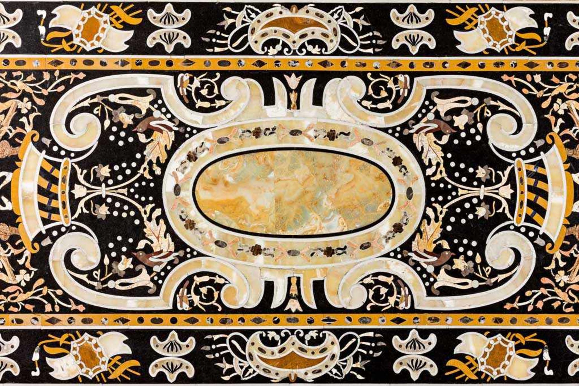 Pietra-dura-Tisch. Gestell im Louis-Seize-Stil, grün und golden gefasst. Platte aus polychromem - Bild 2 aus 2